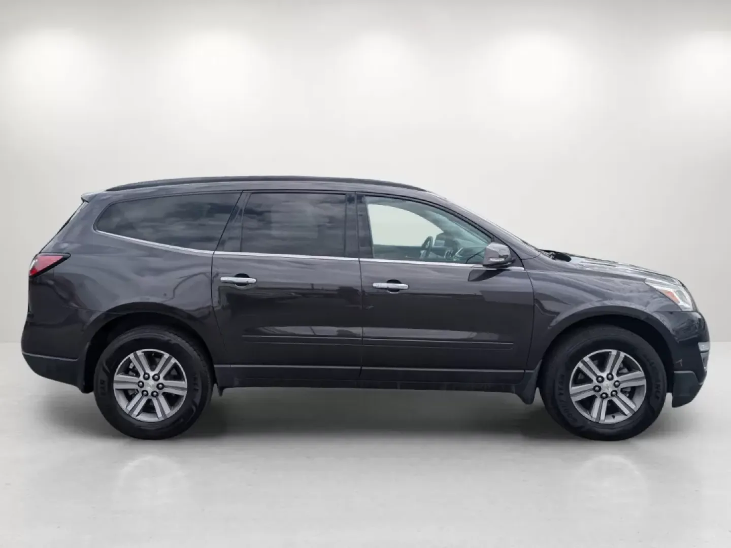 2016 /Ebony Chevrolet Traverse LT (1GNKRGKD7GJ) with an Other engine, located at 3959 U.S. 80 W, Phenix City, AL, 36870, (334) 297-4885, 32.469296, -85.135185 - **Experience Family Adventures with the 2016 Chevrolet Traverse LT at Gils Auto!**<br /> <br /> Are you seeking a versatile family SUV that blends comfort, safety, and style? Look no further than this stunning 2016 Chevrolet Traverse LT, now available at Gils Auto in Columbus, GA. With ample seating - Photo#3