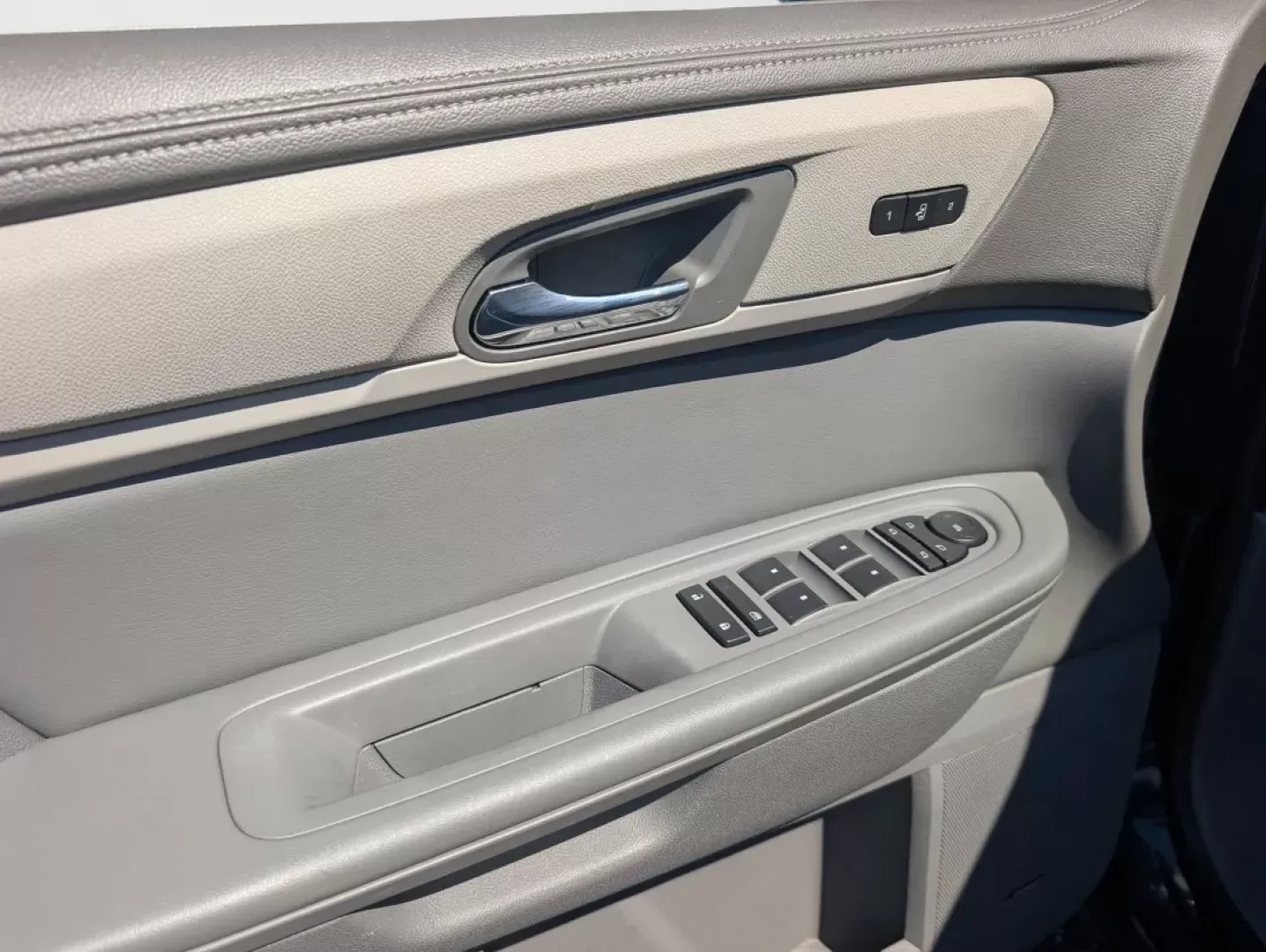 2016 /Dark Titanium/Light Titanium Chevrolet Traverse LT (1GNKRHKD8GJ) with an Other engine, located at 1430 Gateway Drive, Opelika, AL, 36801, (334) 239-0944, 32.637871, -85.409790 - **Explore Life's Adventures with the 2016 Chevrolet Traverse LT at Gils Auto in Phenix City, AL!**<br /> <br /> Are you ready to hit the road with family and friends, or embark on weekend getaways filled with adventure? The 2016 Chevrolet Traverse LT is the perfect SUV for those who crave versatilit - Photo#9