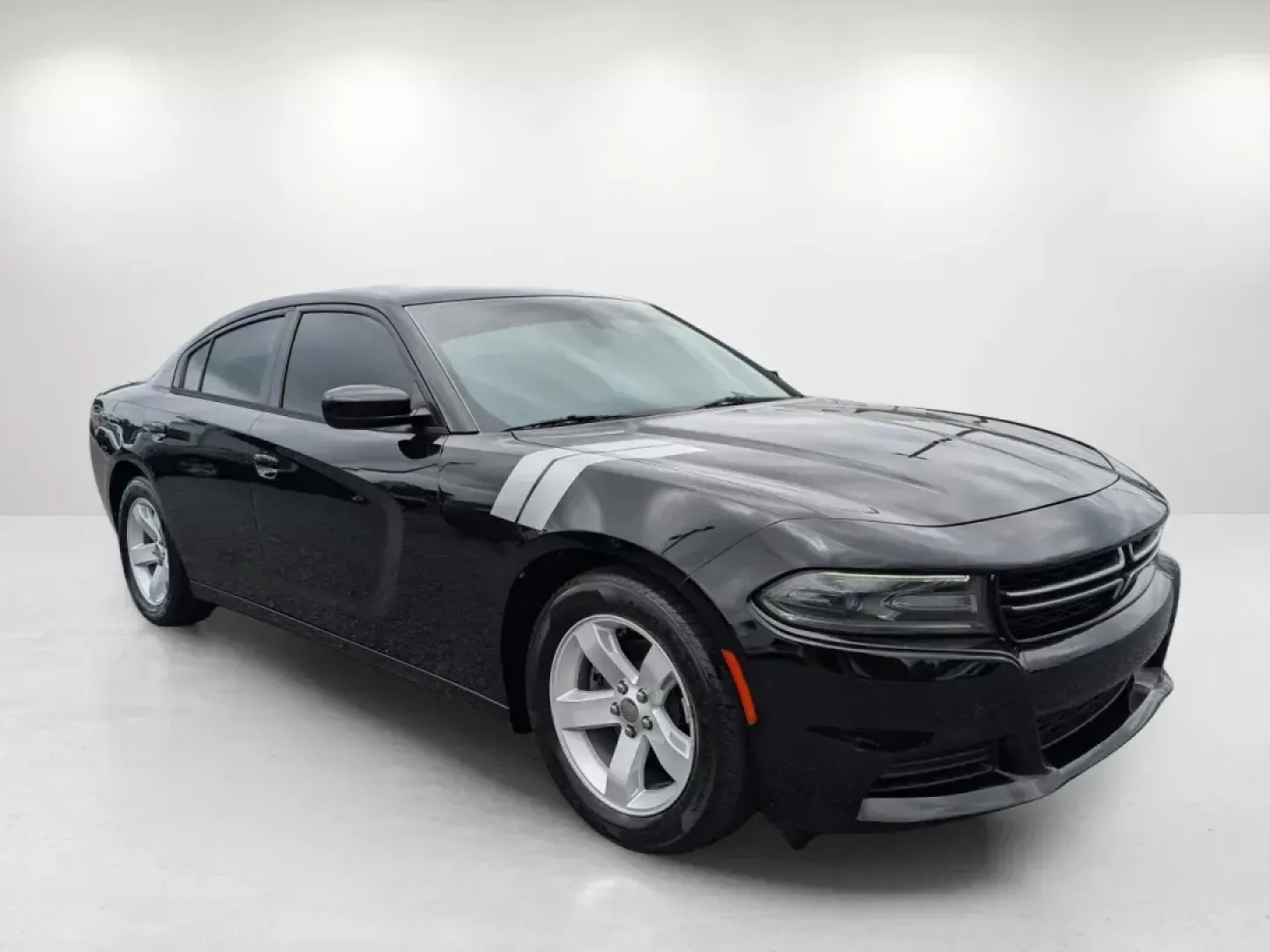2016 /Black Dodge Charger SE (2C3CDXBGXGH) with an Regular Unleaded V-6 3.6 L/220 engine, 8-Speed Automatic w/OD transmission, located at 5115 14th Ave., Columbus, GA, 31904, (706) 323-0345, 32.511494, -84.971046 - 2016 Dodge Charger SE - Photo#2