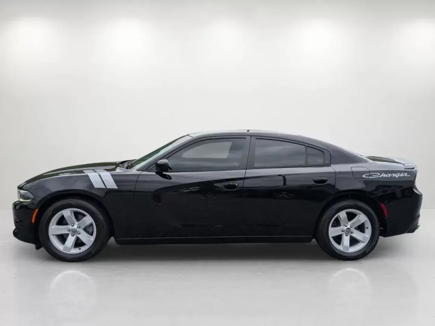 2016 /Black Dodge Charger SE (2C3CDXBGXGH) with an Regular Unleaded V-6 3.6 L/220 engine, 8-Speed Automatic w/OD transmission, located at 5115 14th Ave., Columbus, GA, 31904, (706) 323-0345, 32.511494, -84.971046 - 2016 Dodge Charger SE - Photo#7