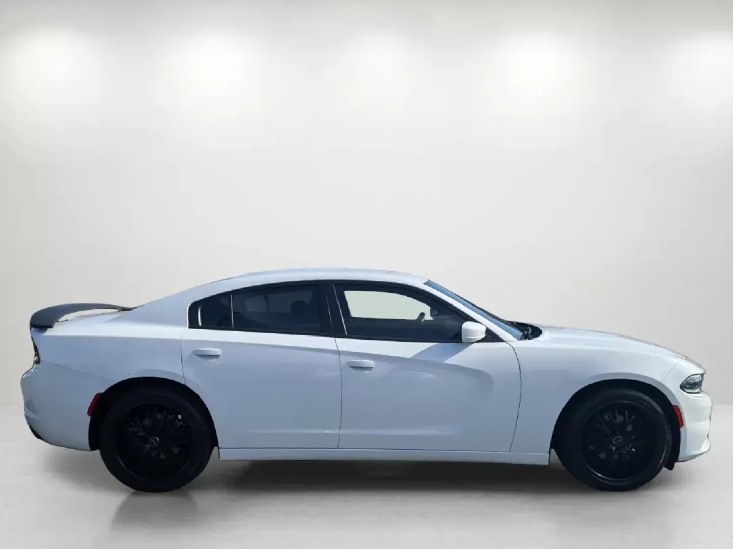 2016 /Black Dodge Charger SE (2C3CDXBG0GH) with an Regular Unleaded V-6 3.6 L/220 engine, 8-Speed Automatic w/OD transmission, located at 3959 U.S. 80 W, Phenix City, AL, 36870, (334) 297-4885, 32.469296, -85.135185 - 2016 Dodge Charger SE - Photo#4