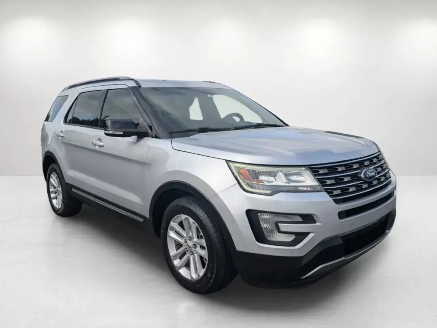 2016 Ford Explorer XLT (1FM5K7DH0GG) with an Intercooled Turbo Premium Unleaded I-4 2.3 L/140 engine, 6-Speed Automatic w/OD transmission, located at 5115 14th Ave., Columbus, GA, 31904, (706) 323-0345, 32.511494, -84.971046 - 2016 Ford Explorer XLT - Photo#2