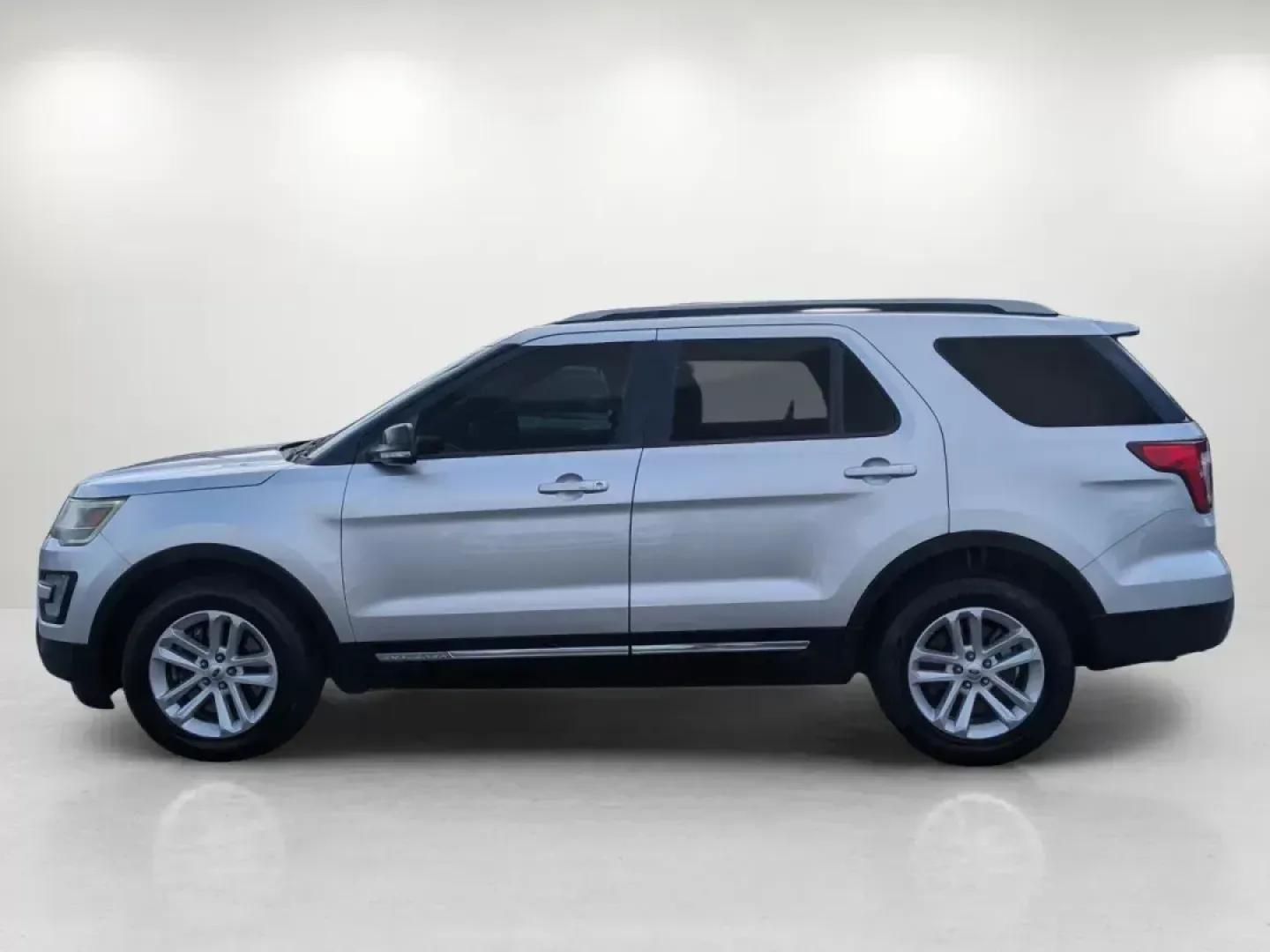 2016 Ford Explorer XLT (1FM5K7DH0GG) with an Intercooled Turbo Premium Unleaded I-4 2.3 L/140 engine, 6-Speed Automatic w/OD transmission, located at 5115 14th Ave., Columbus, GA, 31904, (706) 323-0345, 32.511494, -84.971046 - 2016 Ford Explorer XLT - Photo#7