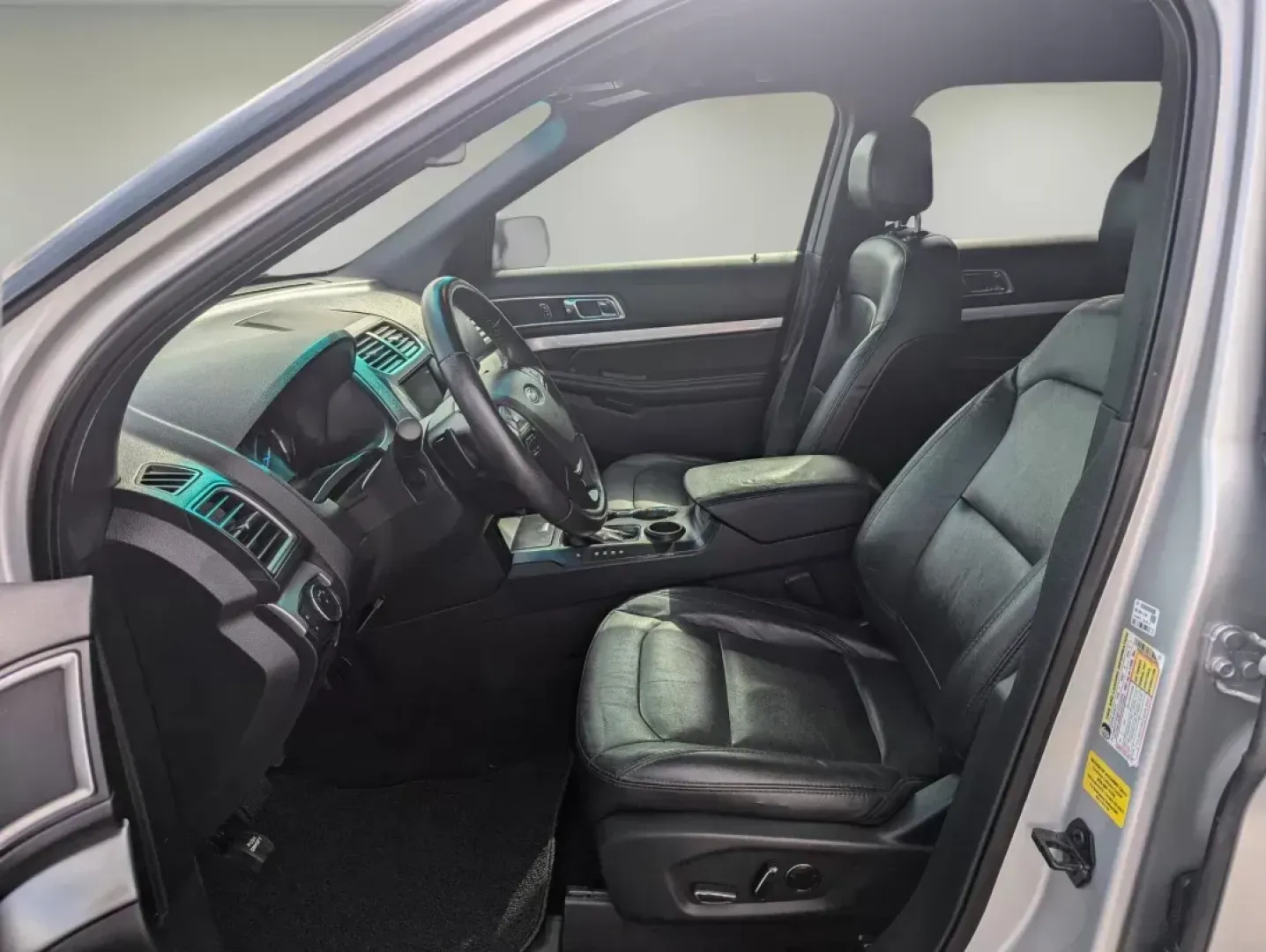 2016 Ford Explorer XLT (1FM5K7DH0GG) with an Intercooled Turbo Premium Unleaded I-4 2.3 L/140 engine, 6-Speed Automatic w/OD transmission, located at 5115 14th Ave., Columbus, GA, 31904, (706) 323-0345, 32.511494, -84.971046 - 2016 Ford Explorer XLT - Photo#9