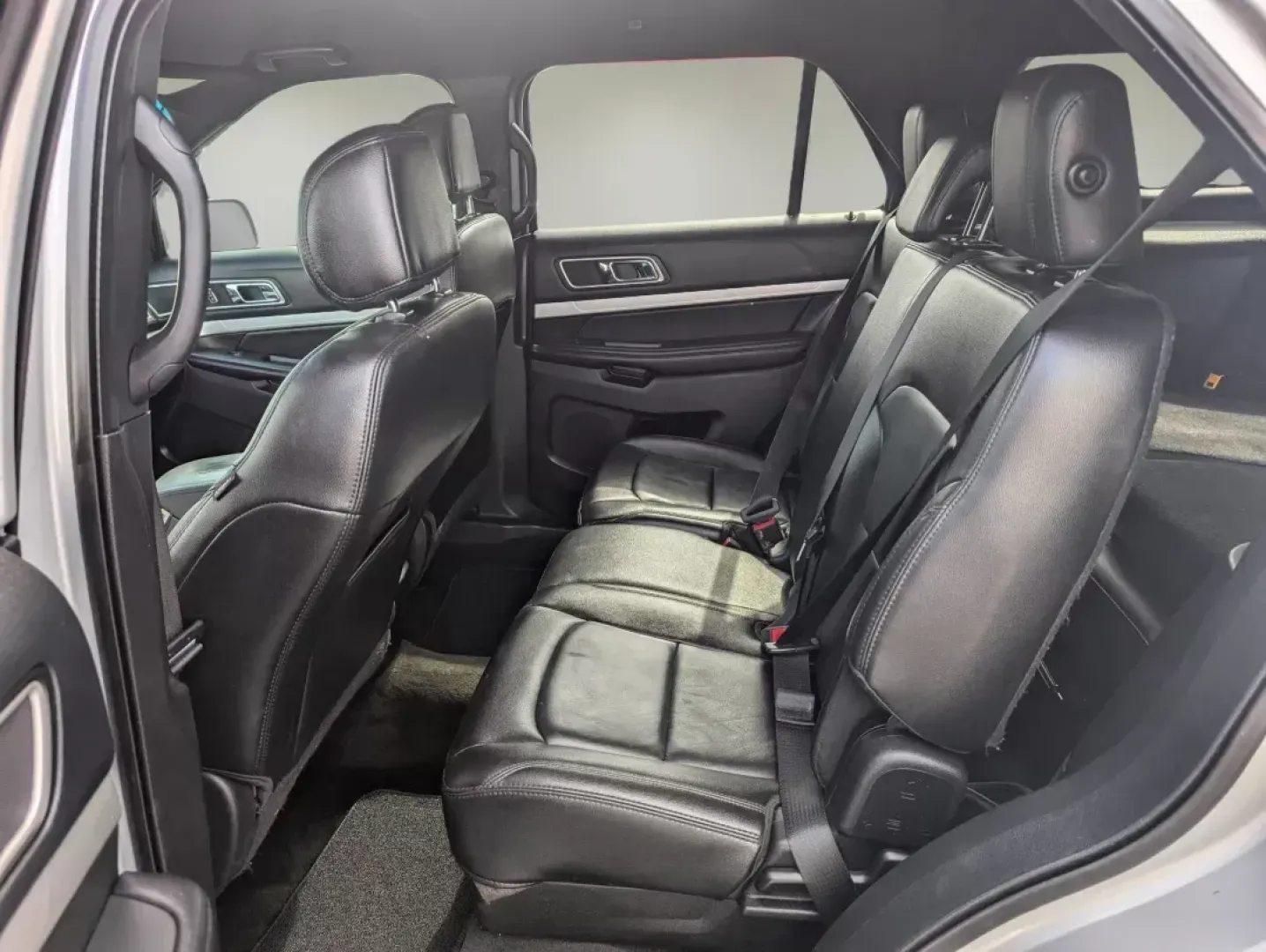 2016 Ford Explorer XLT (1FM5K7DH0GG) with an Intercooled Turbo Premium Unleaded I-4 2.3 L/140 engine, 6-Speed Automatic w/OD transmission, located at 5115 14th Ave., Columbus, GA, 31904, (706) 323-0345, 32.511494, -84.971046 - 2016 Ford Explorer XLT - Photo#10