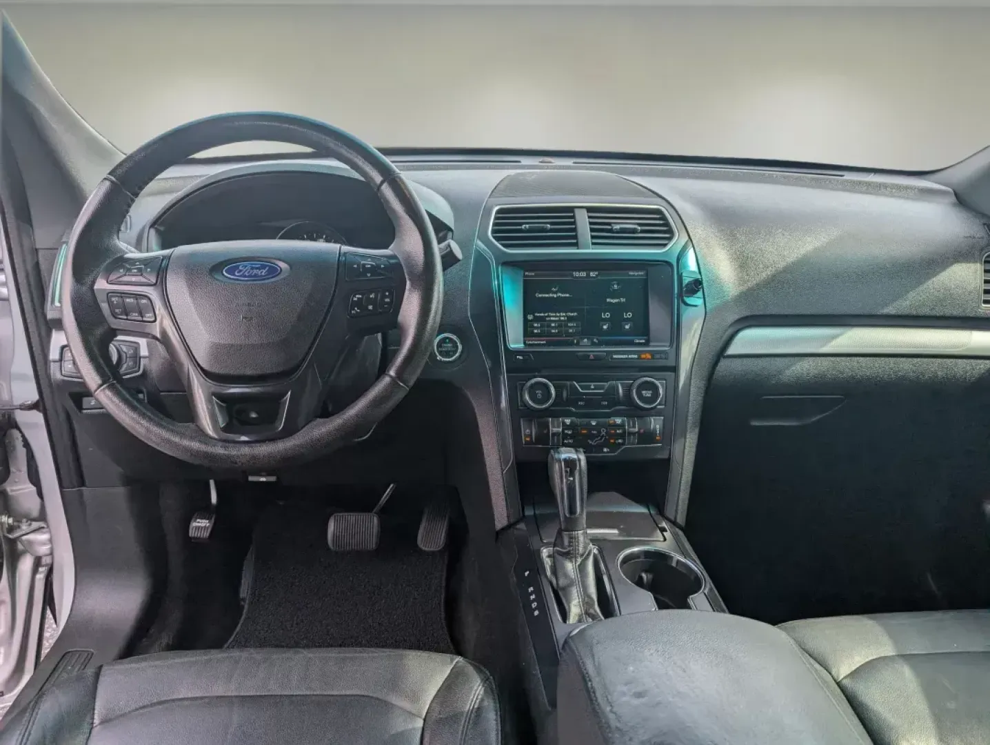 2016 Ford Explorer XLT (1FM5K7DH0GG) with an Intercooled Turbo Premium Unleaded I-4 2.3 L/140 engine, 6-Speed Automatic w/OD transmission, located at 5115 14th Ave., Columbus, GA, 31904, (706) 323-0345, 32.511494, -84.971046 - 2016 Ford Explorer XLT - Photo#12