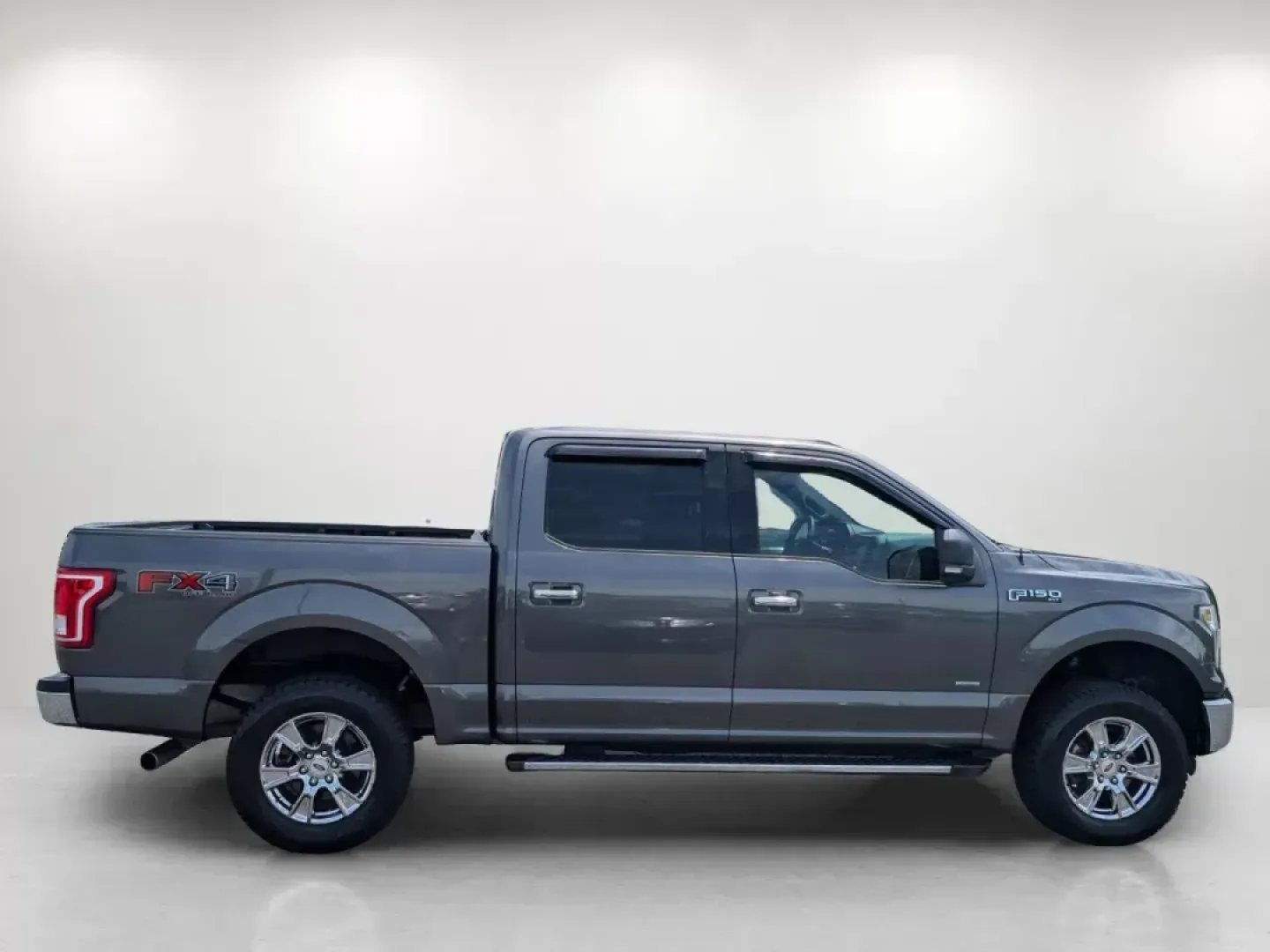 2016 Ford F-150 XLT (1FTEW1EG7GK) with an Twin Turbo Regular Unleaded V-6 3.5 L/213 engine, 6-Speed Automatic w/OD transmission, located at 3959 U.S. 80 W, Phenix City, AL, 36870, (334) 297-4885, 32.469296, -85.135185 - 2016 Ford F-150 XLT - Photo#5