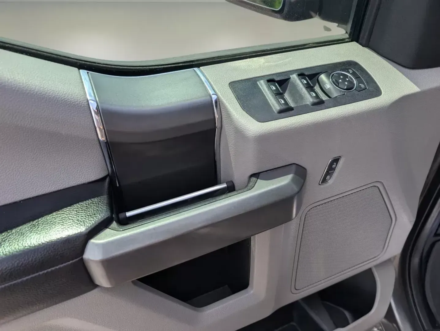 2016 Ford F-150 XLT (1FTEW1EG7GK) with an Twin Turbo Regular Unleaded V-6 3.5 L/213 engine, 6-Speed Automatic w/OD transmission, located at 3959 U.S. 80 W, Phenix City, AL, 36870, (334) 297-4885, 32.469296, -85.135185 - 2016 Ford F-150 XLT - Photo#8