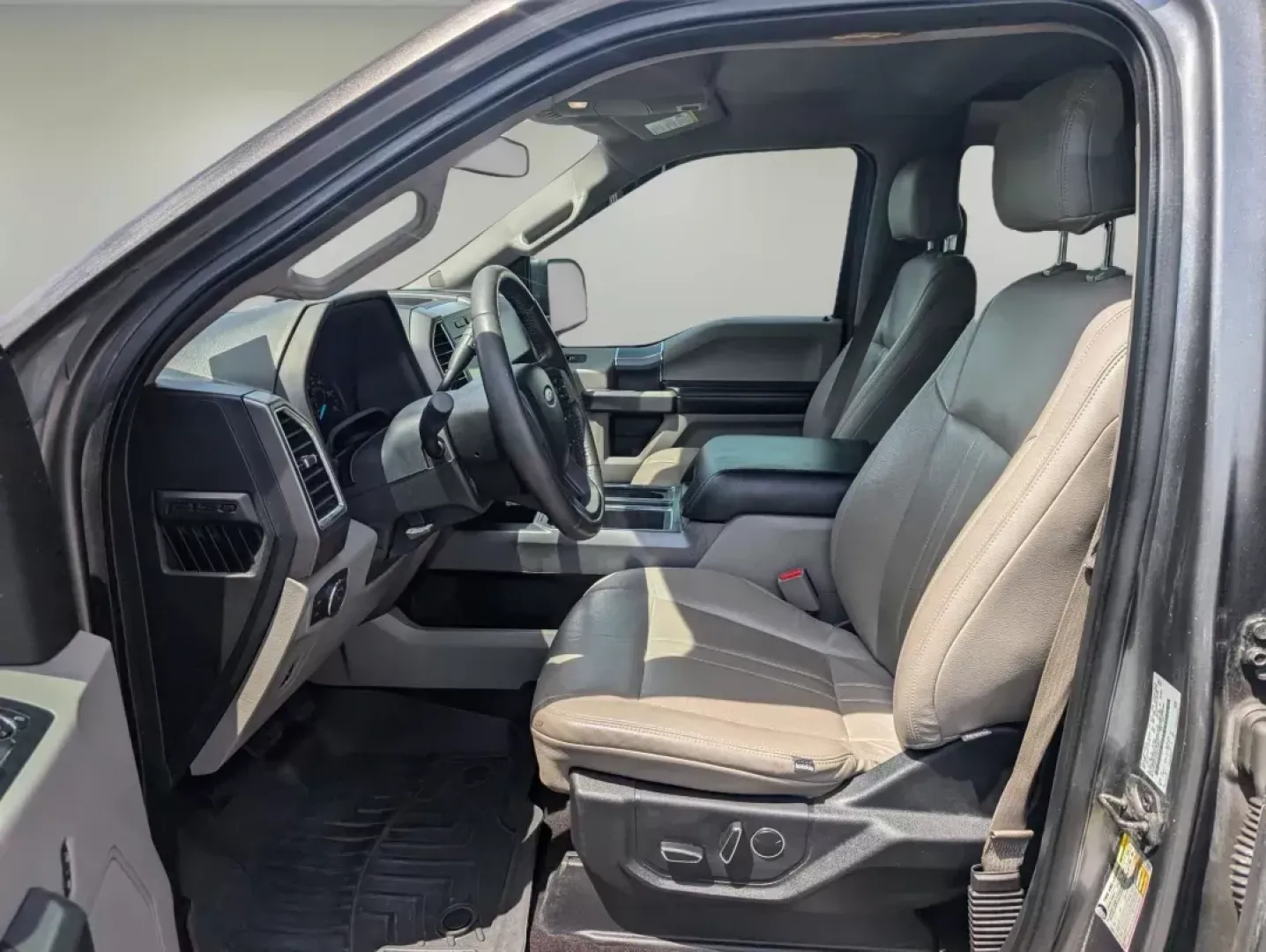 2016 Ford F-150 XLT (1FTEW1EG7GK) with an Twin Turbo Regular Unleaded V-6 3.5 L/213 engine, 6-Speed Automatic w/OD transmission, located at 3959 U.S. 80 W, Phenix City, AL, 36870, (334) 297-4885, 32.469296, -85.135185 - 2016 Ford F-150 XLT - Photo#9
