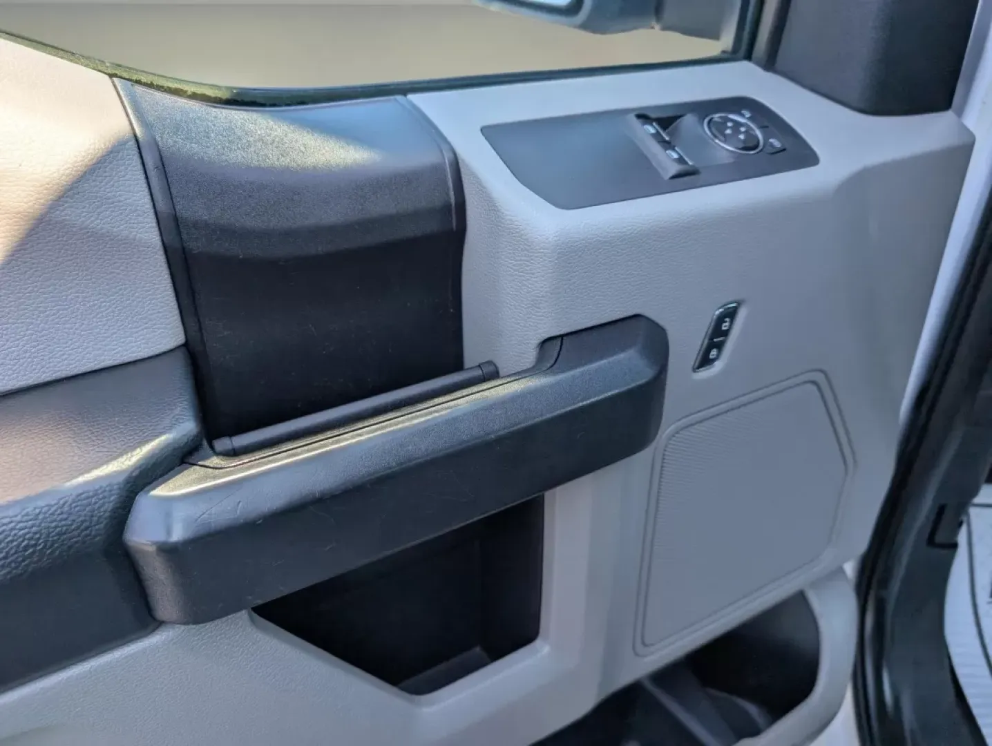 2016 Ford F-150 XL (1FTMF1C87GK) with an Other engine, located at 3959 U.S. 80 W, Phenix City, AL, 36870, (334) 297-4885, 32.469296, -85.135185 - **Unleash Your Adventures with the 2016 Ford F-150: A Perfect Blend of Power and Practicality!**<br /> <br /> Are you ready to elevate your lifestyle? Whether you're a weekend warrior seeking thrilling outdoor escapades, a growing family in need of a dependable vehicle, or a budget-conscious buyer l - Photo#8