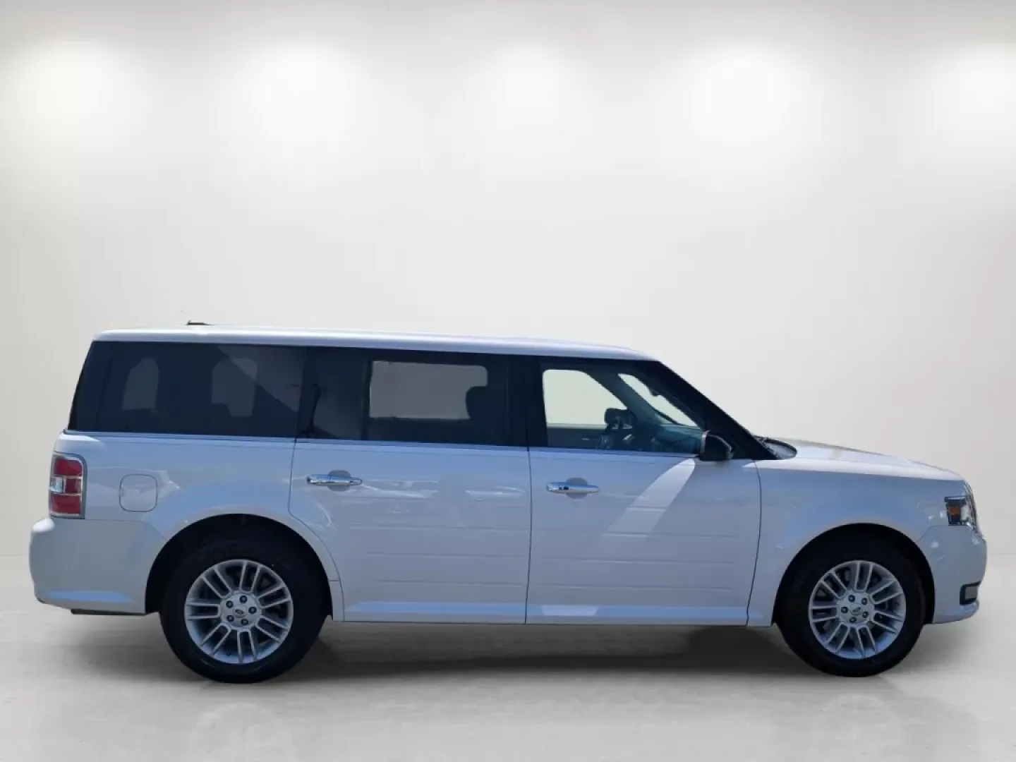 2016 Ford Flex SEL (2FMGK5C84GB) with an Other engine, located at 804 22nd Ave, Phenix City, AL, 36870, (334) 297-1860, 32.484749, -85.024475 - **Explore Adventure and Comfort in the 2016 Ford Flex SEL Perfect for Families and Weekend Getaways!**<br /> <br /> Are you searching for a versatile vehicle that can accommodate your growing family while also being the ideal companion for weekend adventures? Look no further than the 2016 Ford Flex - Photo#3