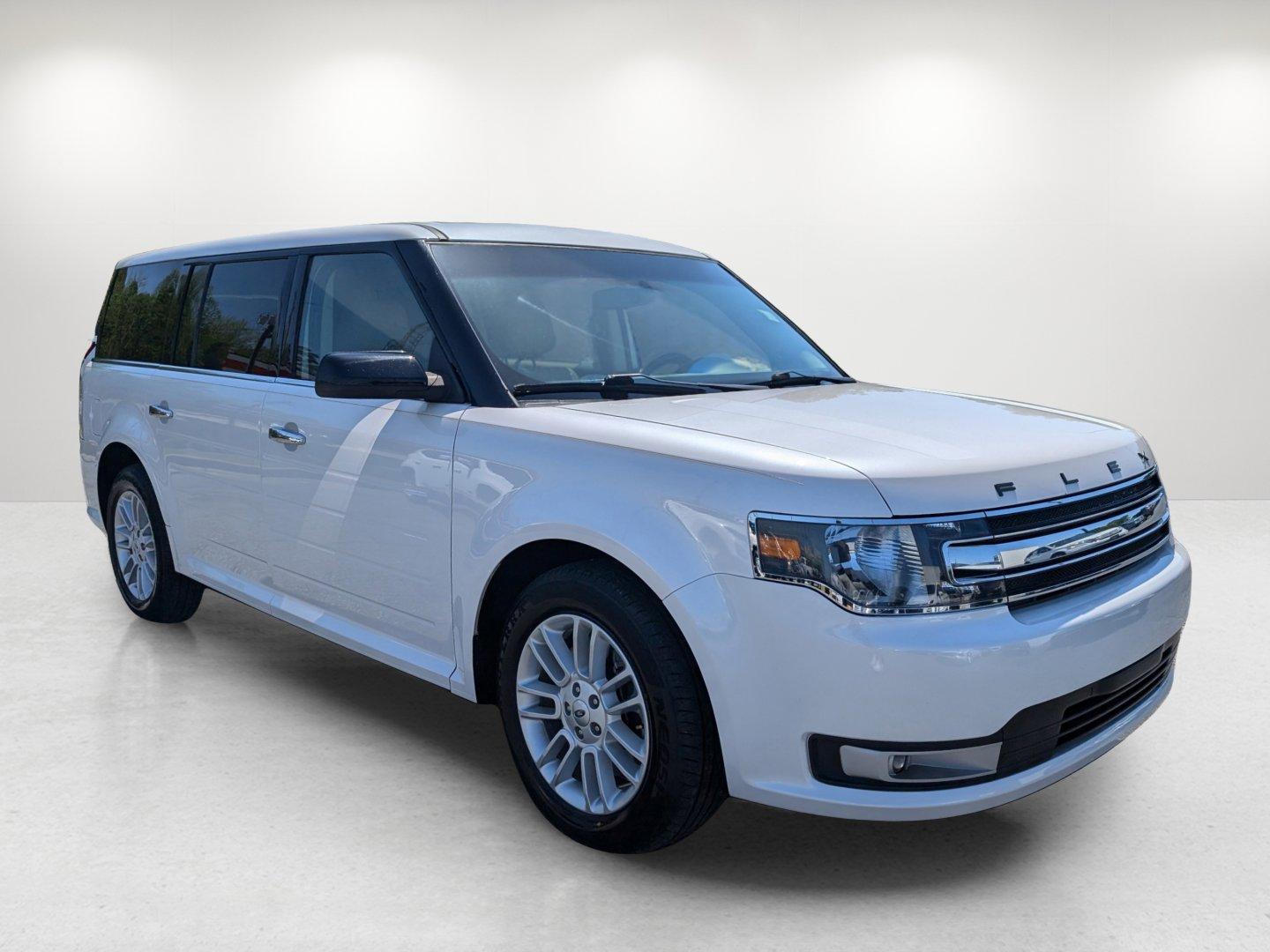 2016 Ford Flex SEL (2FMGK5C84GB) with an Regular Unleaded V-6 3.5 L/213 engine, 6-Speed Automatic w/OD transmission, located at 1430 Gateway Drive, Opelika, AL, 36801, (334) 239-0944, 32.637871, -85.409790 - 2016 Ford Flex SEL - Photo#2