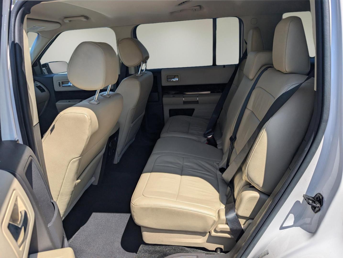2016 Ford Flex SEL (2FMGK5C84GB) with an Regular Unleaded V-6 3.5 L/213 engine, 6-Speed Automatic w/OD transmission, located at 1430 Gateway Drive, Opelika, AL, 36801, (334) 239-0944, 32.637871, -85.409790 - 2016 Ford Flex SEL - Photo#10