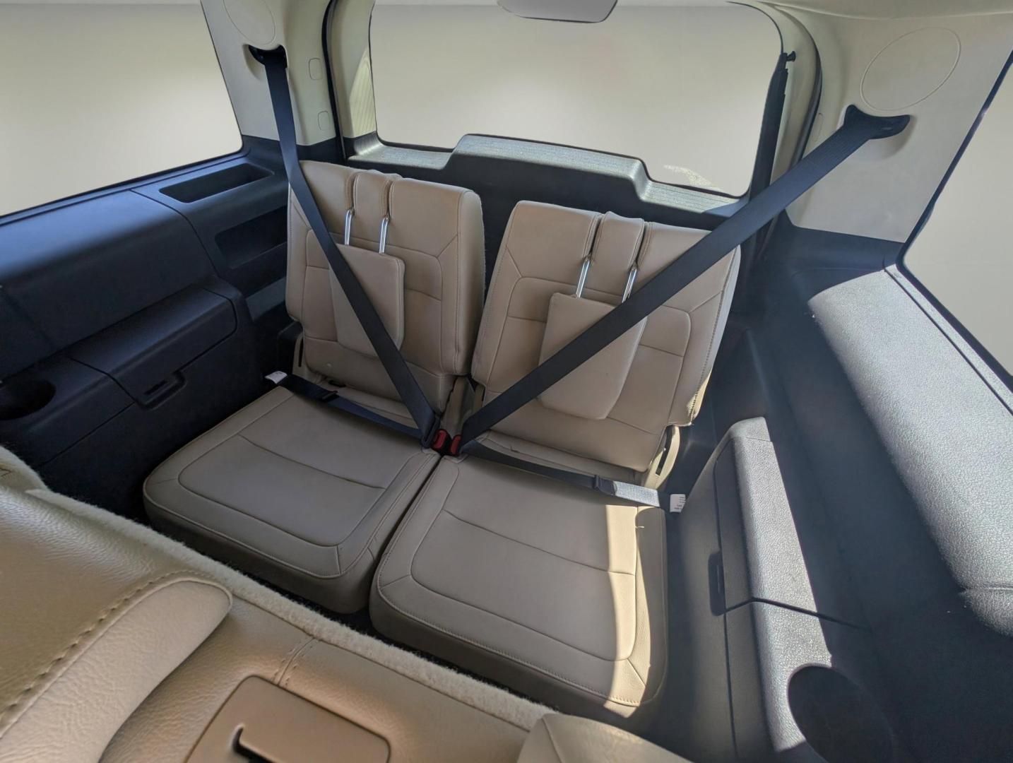2016 Ford Flex SEL (2FMGK5C84GB) with an Regular Unleaded V-6 3.5 L/213 engine, 6-Speed Automatic w/OD transmission, located at 1430 Gateway Drive, Opelika, AL, 36801, (334) 239-0944, 32.637871, -85.409790 - 2016 Ford Flex SEL - Photo#11