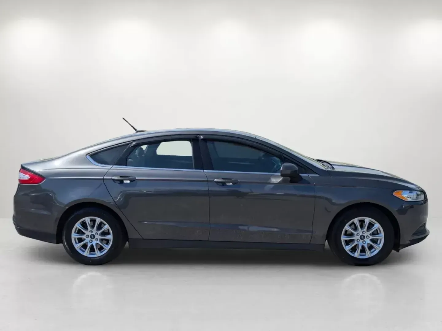 2016 Ford Fusion S (3FA6P0G72GR) with an Regular Unleaded I-4 2.5 L/152 engine, 6-Speed Automatic w/OD transmission, located at 5115 14th Ave., Columbus, GA, 31904, (706) 323-0345, 32.511494, -84.971046 - 2016 Ford Fusion S - Photo#3