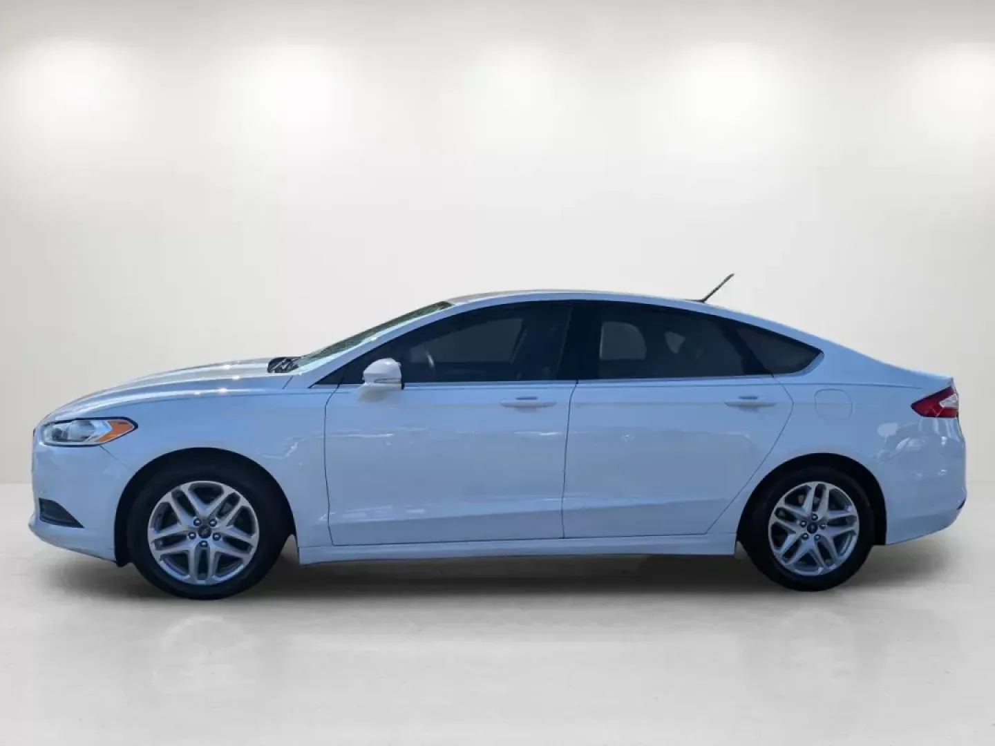 2016 Ford Fusion SE (1FA6P0H72G5) with an Regular Unleaded I-4 2.5 L/152 engine, 6-Speed Automatic w/OD transmission, located at 3959 U.S. 80 W, Phenix City, AL, 36870, (334) 297-4885, 32.469296, -85.135185 - 2016 Ford Fusion SE - Photo#8