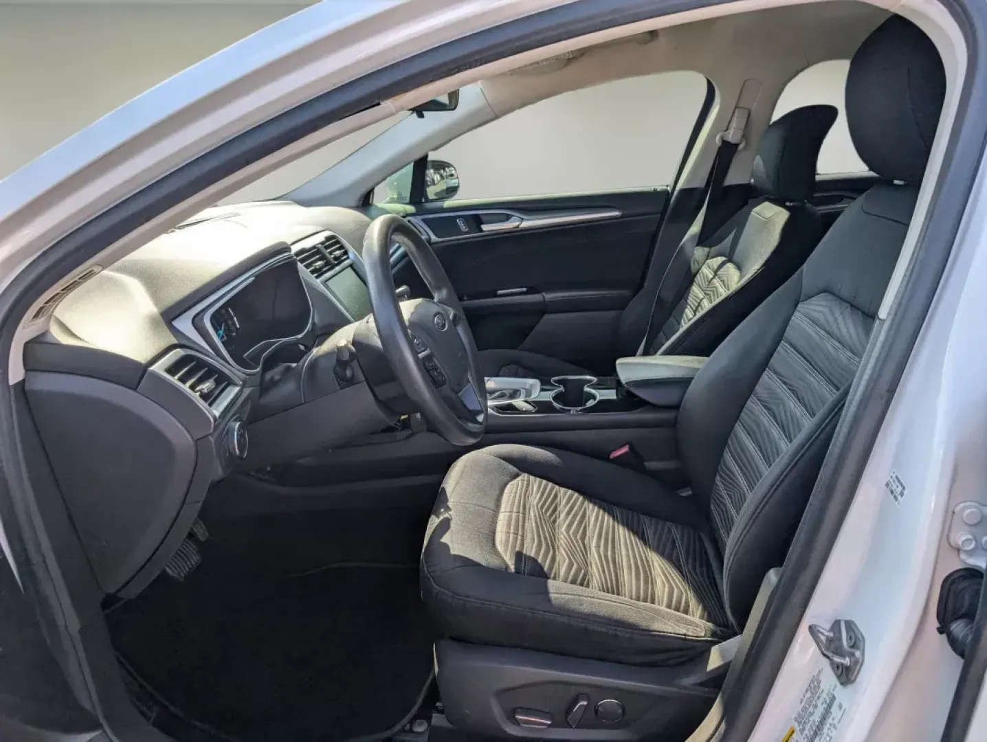 2016 Ford Fusion SE (1FA6P0H72G5) with an Regular Unleaded I-4 2.5 L/152 engine, 6-Speed Automatic w/OD transmission, located at 3959 U.S. 80 W, Phenix City, AL, 36870, (334) 297-4885, 32.469296, -85.135185 - 2016 Ford Fusion SE - Photo#10