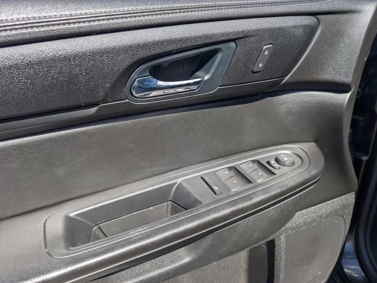 2016 /Ebony GMC Acadia SLE (1GKKRPKD2GJ) with an Other engine, located at 5115 14th Ave., Columbus, GA, 31904, (706) 323-0345, 32.511494, -84.971046 - **Discover Your Next Adventure with the 2016 GMC Acadia at Gils Auto - Columbus #2!**<br /> <br /> Are you looking for the perfect vehicle to accommodate your active lifestyle? Imagine cruising through Columbus, GA, with family or friends in a spacious, comfortable SUV that's ready for weekend getaw - Photo#8