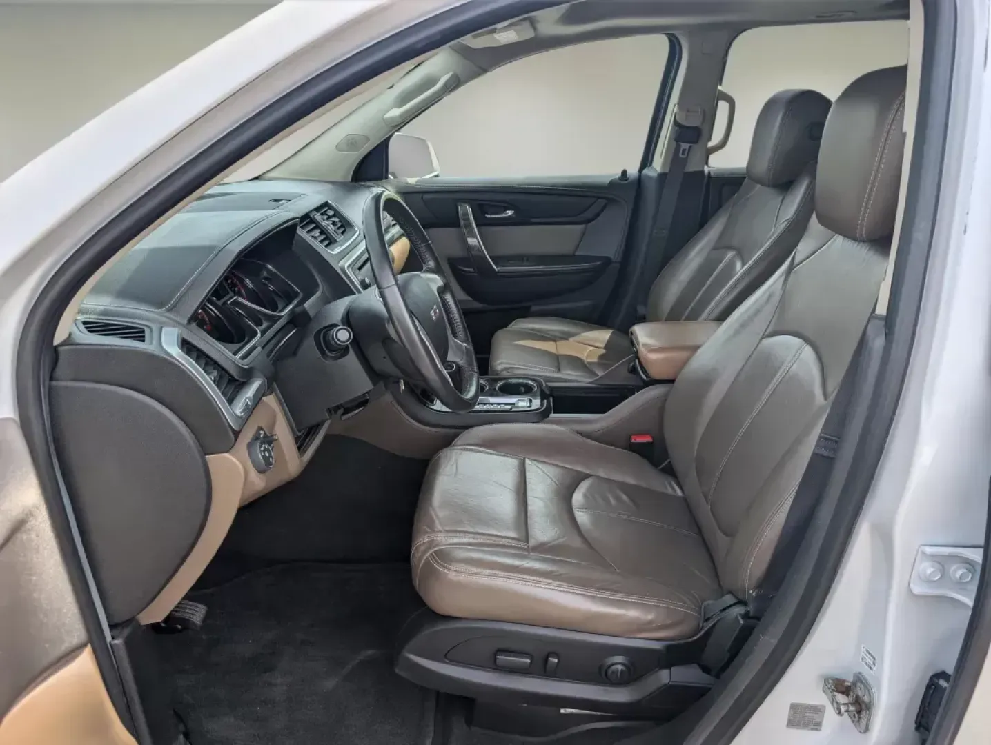 2016 /Dark Cashmere GMC Acadia SLT (1GKKVRKDXGJ) with an Gas V6 3.6L/217 engine, 6-Speed Automatic transmission, located at 5115 14th Ave., Columbus, GA, 31904, (706) 323-0345, 32.511494, -84.971046 - 2016 GMC Acadia SLT - Photo#9