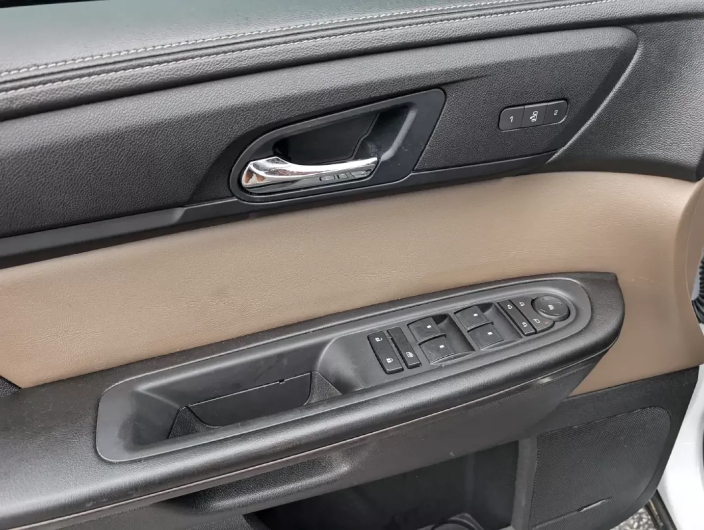 2016 /Dark Cashmere GMC Acadia SLT (1GKKRRKD5GJ) with an Other engine, located at 3959 U.S. 80 W, Phenix City, AL, 36870, (334) 297-4885, 32.469296, -85.135185 - **Explore New Adventures with the 2016 GMC Acadia SLT Perfect for Growing Families!**<br /> <br /> Are you ready to elevate your family adventures? The 2016 GMC Acadia SLT is the perfect companion for creating unforgettable memories on road trips, school runs, or weekend getaways. This spacious SUV - Photo#8