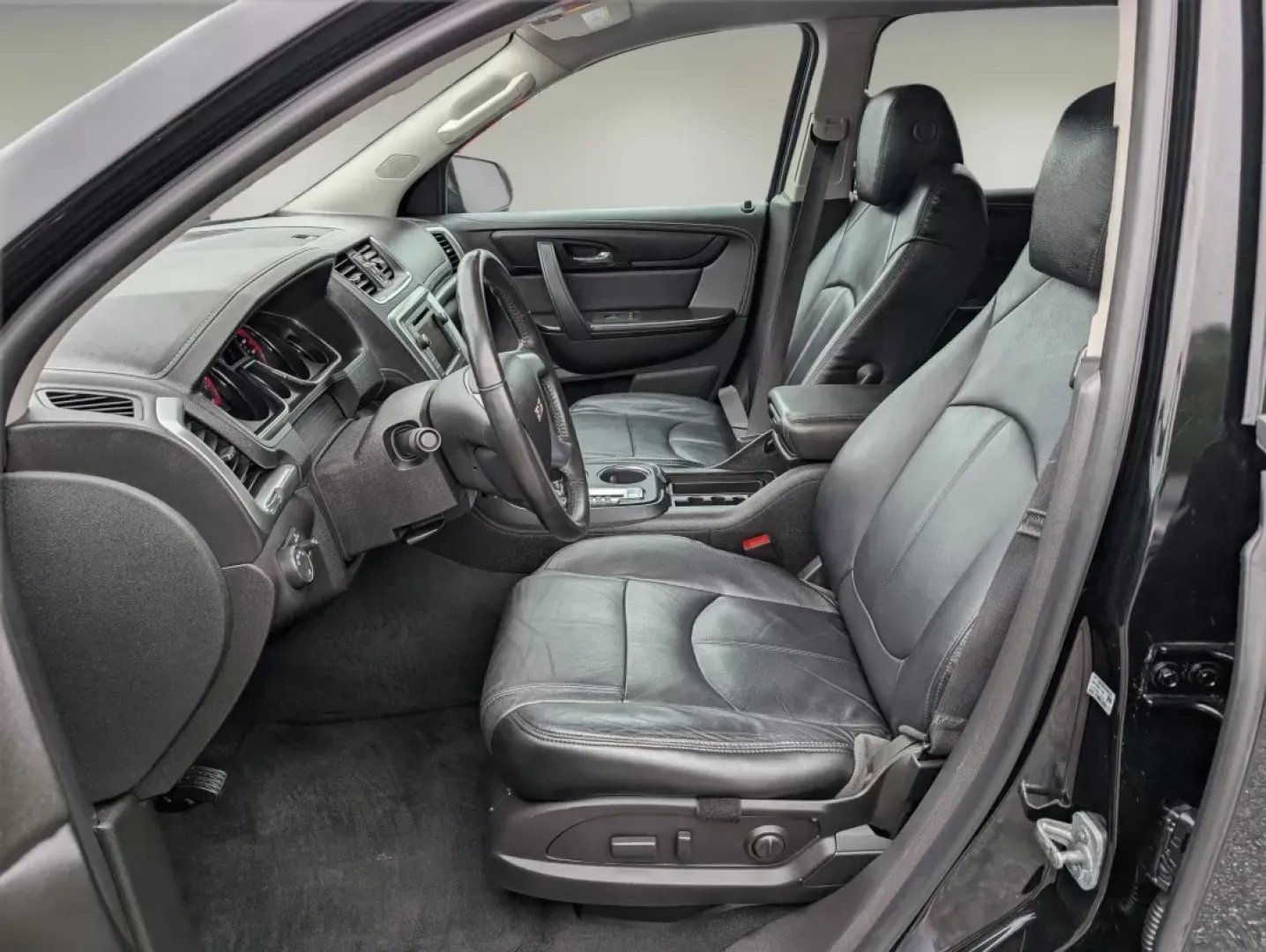 2016 /Ebony GMC Acadia SLE (1GKKRPKD5GJ) with an Other engine, located at 3959 U.S. 80 W, Phenix City, AL, 36870, (334) 297-4885, 32.469296, -85.135185 - **Adventure Awaits with the 2016 GMC Acadia SLE in Phenix City, AL!**<br /> <br /> Are you ready to elevate your family outings or weekend adventures? The 2016 GMC Acadia SLE is designed for those who crave versatility, comfort, and safety in their daily drives and excursions. Whether you're embarki - Photo#10