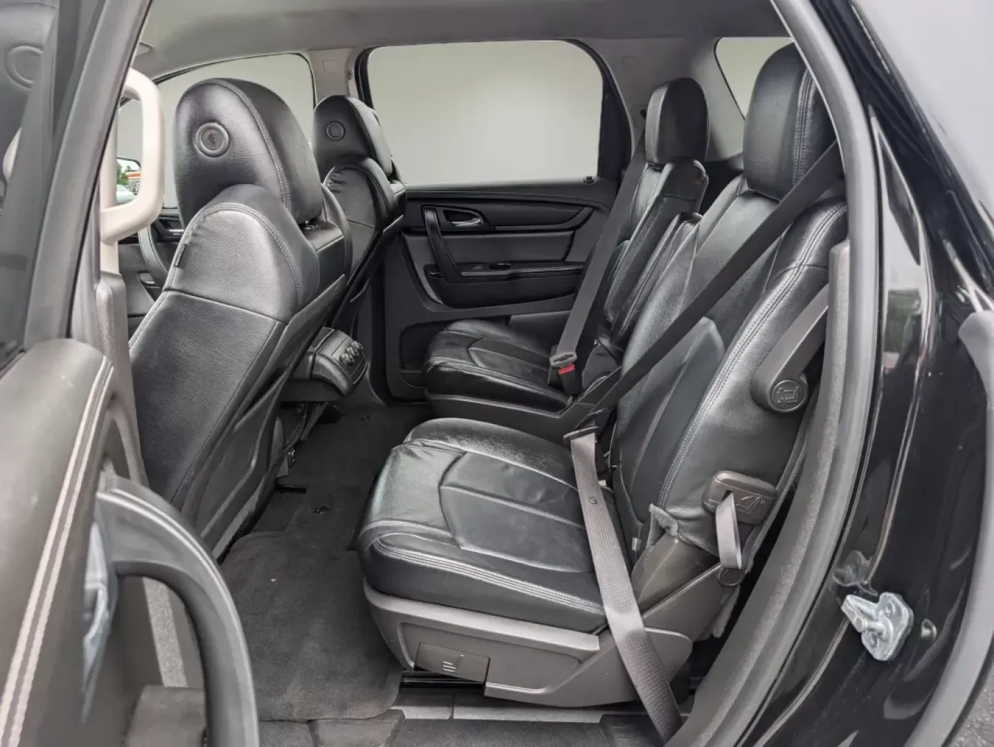 2016 /Ebony GMC Acadia SLE (1GKKRPKD5GJ) with an Other engine, located at 3959 U.S. 80 W, Phenix City, AL, 36870, (334) 297-4885, 32.469296, -85.135185 - **Adventure Awaits with the 2016 GMC Acadia SLE in Phenix City, AL!**<br /> <br /> Are you ready to elevate your family outings or weekend adventures? The 2016 GMC Acadia SLE is designed for those who crave versatility, comfort, and safety in their daily drives and excursions. Whether you're embarki - Photo#11