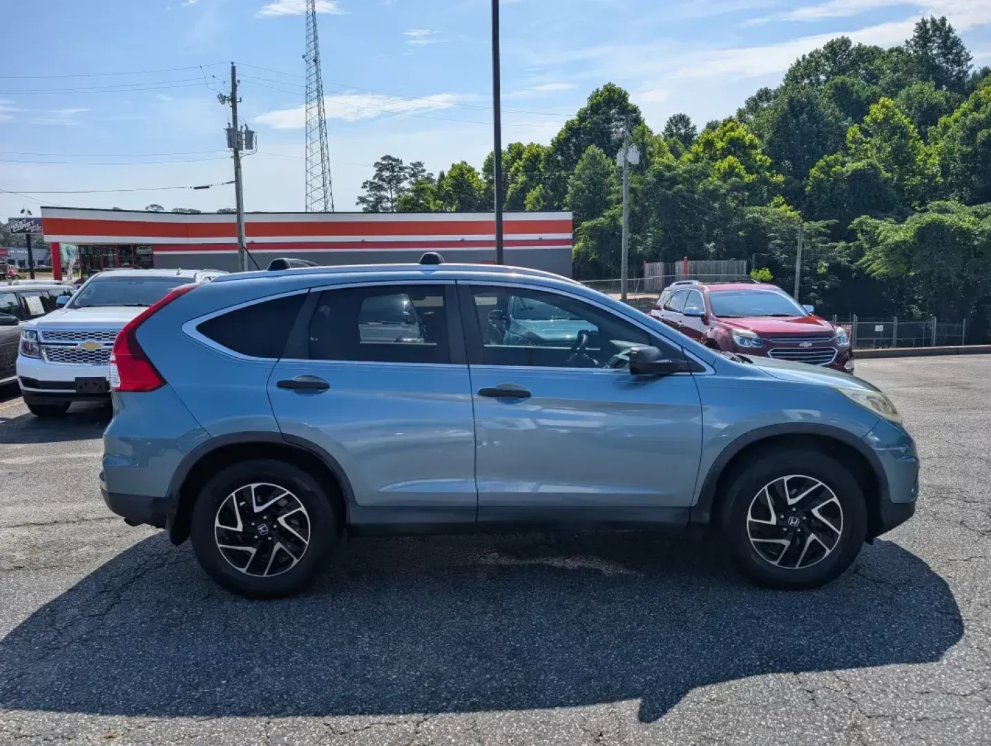 2016 Honda CR-V SE (2HKRM3H4XGH) with an Other engine, located at 3959 U.S. 80 W, Phenix City, AL, 36870, (334) 297-4885, 32.469296, -85.135185 - **Discover Adventure and Comfort with This 2016 Honda CR-V SE at Gils Auto, Phenix City!**<br /> <br /> Are you ready for your next weekend adventure or need a reliable vehicle for those long commutes? Look no further! This spacious and versatile 2016 Honda CR-V SE is your ticket to smooth drives an - Photo#3