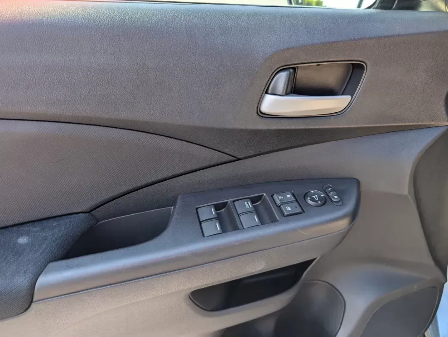 2016 Honda CR-V SE (2HKRM3H4XGH) with an Other engine, located at 3959 U.S. 80 W, Phenix City, AL, 36870, (334) 297-4885, 32.469296, -85.135185 - **Discover Adventure and Comfort with This 2016 Honda CR-V SE at Gils Auto, Phenix City!**<br /> <br /> Are you ready for your next weekend adventure or need a reliable vehicle for those long commutes? Look no further! This spacious and versatile 2016 Honda CR-V SE is your ticket to smooth drives an - Photo#8