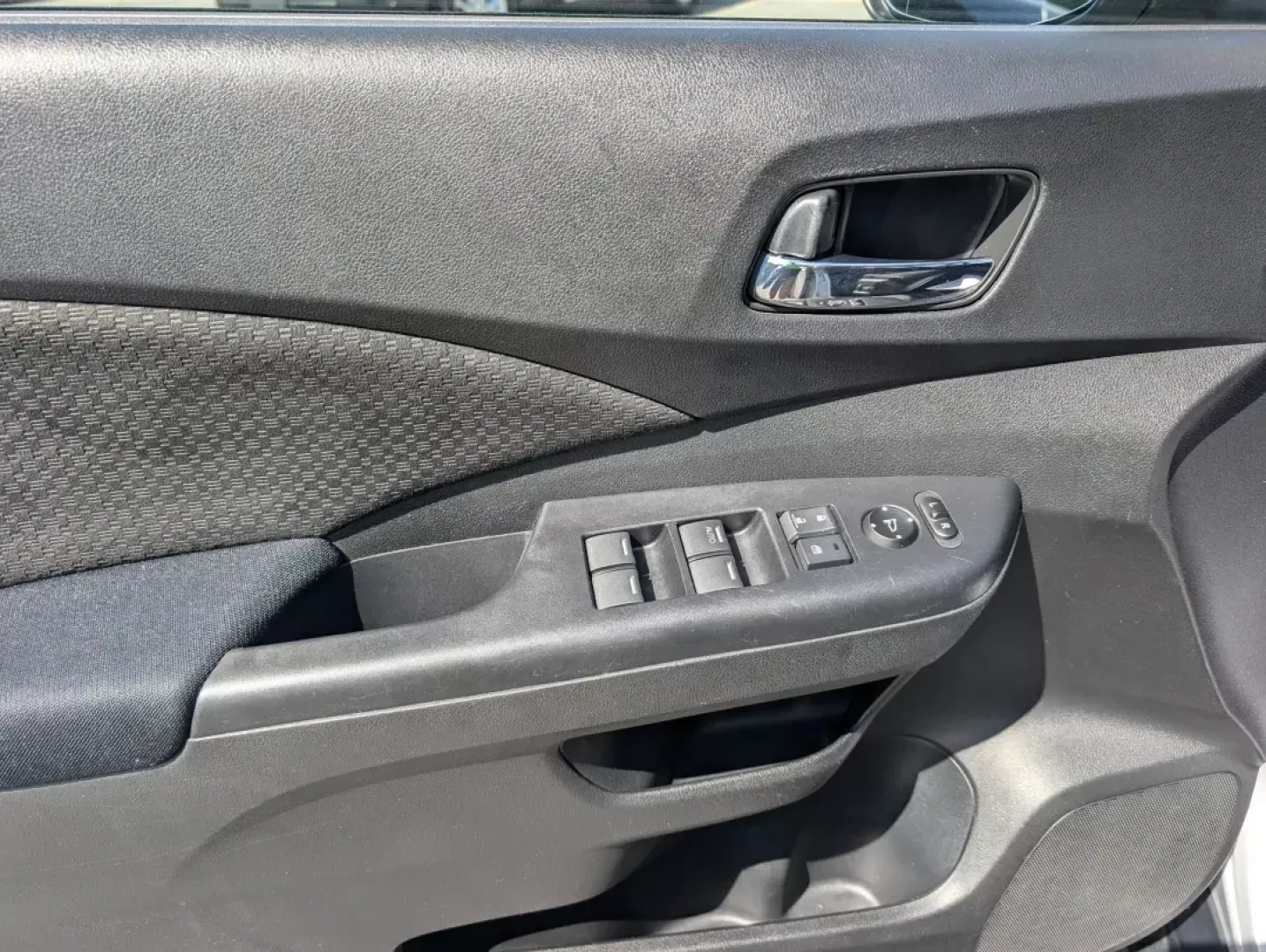 2016 Silver Honda CR-V EX (2HKRM4H54GH) with an Regular Unleaded I-4 2.4 L/144 engine, 1-Speed CVT w/OD transmission, located at 3959 U.S. 80 W, Phenix City, AL, 36870, (334) 297-4885, 32.469296, -85.135185 - **Discover Your Perfect Adventure Companion: 2016 Honda CR-V EX AWD at Gils Auto Phenix City!**<br /> <br /> Are you ready to elevate your road trips and everyday adventures? The versatile and reliable 2016 Honda CR-V EX AWD is here to meet all your lifestyle needs! Whether you're a busy parent in - Photo#8