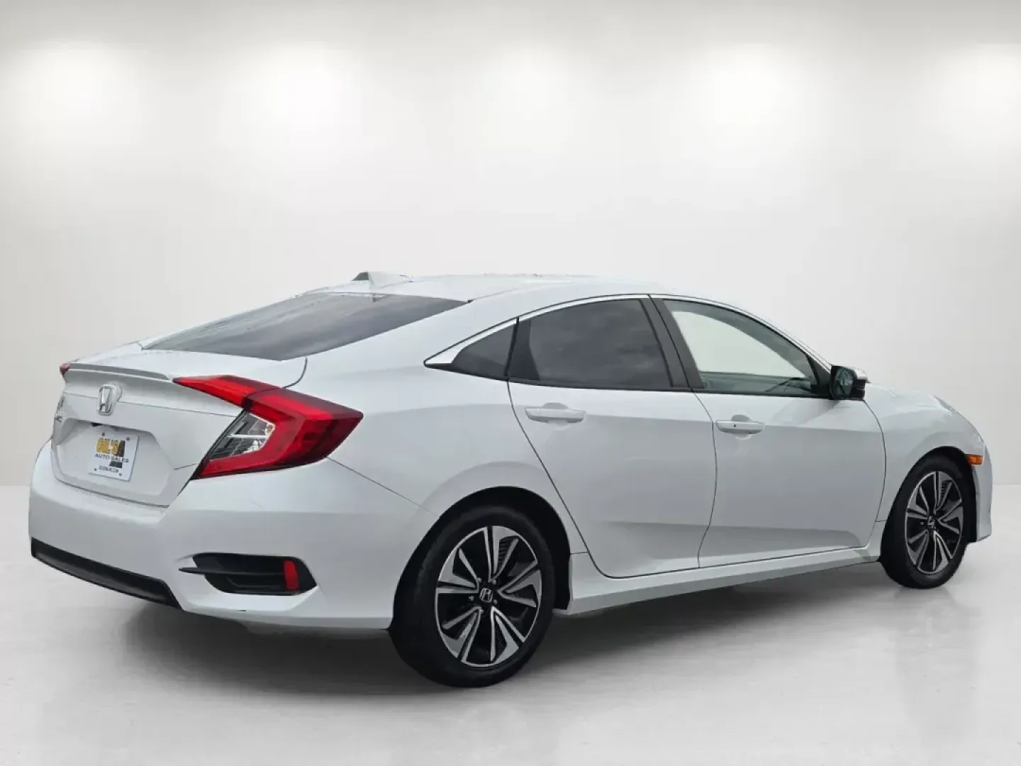 2016 Honda Civic Sedan EX-T (19XFC1F38GE) with an Other engine, located at 1430 Gateway Drive, Opelika, AL, 36801, (334) 239-0944, 32.637871, -85.409790 - **Unleash Your Driving Potential with the 2016 Honda Civic Sedan at Gils Auto!**<br /> <br /> Are you ready to elevate your daily commute and family outings to a whole new level? The 2016 Honda Civic Sedan EX-T is the perfect blend of reliability, style, and advanced features, making it an ideal cho - Photo#4