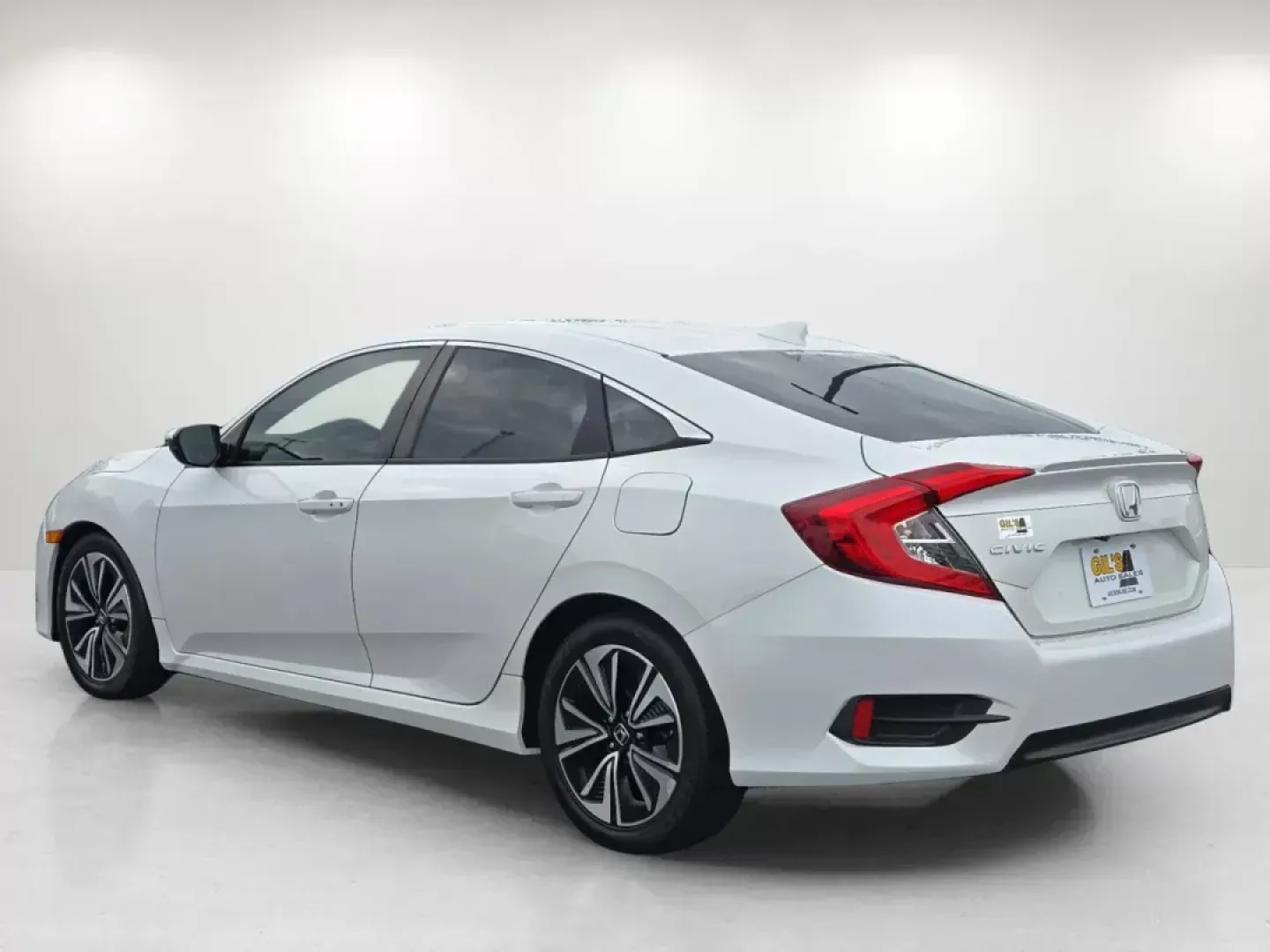 2016 Honda Civic Sedan EX-T (19XFC1F38GE) with an Other engine, located at 1430 Gateway Drive, Opelika, AL, 36801, (334) 239-0944, 32.637871, -85.409790 - **Unleash Your Driving Potential with the 2016 Honda Civic Sedan at Gils Auto!**<br /> <br /> Are you ready to elevate your daily commute and family outings to a whole new level? The 2016 Honda Civic Sedan EX-T is the perfect blend of reliability, style, and advanced features, making it an ideal cho - Photo#6