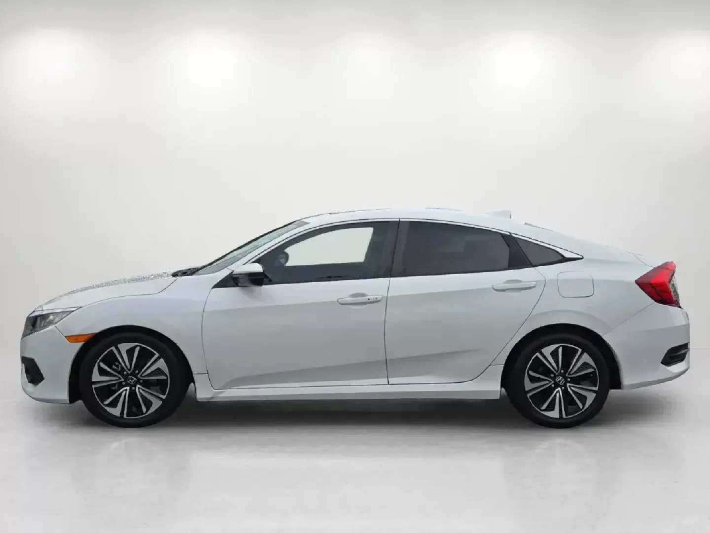 2016 Honda Civic Sedan EX-T (19XFC1F38GE) with an Other engine, located at 1430 Gateway Drive, Opelika, AL, 36801, (334) 239-0944, 32.637871, -85.409790 - **Unleash Your Driving Potential with the 2016 Honda Civic Sedan at Gils Auto!**<br /> <br /> Are you ready to elevate your daily commute and family outings to a whole new level? The 2016 Honda Civic Sedan EX-T is the perfect blend of reliability, style, and advanced features, making it an ideal cho - Photo#7