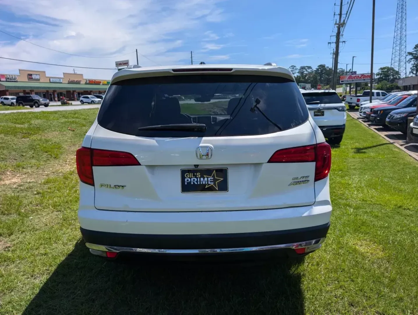 2016 Honda Pilot Elite (5FNYF6H07GB) with an Other engine, located at 3959 U.S. 80 W, Phenix City, AL, 36870, (334) 297-4885, 32.469296, -85.135185 - **Adventure Awaits with the 2016 Honda Pilot Elite - Perfect for Family Road Trips!**<br /> <br /> If you're searching for a reliable vehicle that combines comfort, style, and capability, look no further than the 2016 Honda Pilot Elite. This versatile SUV is designed for growing families and weekend - Photo#5