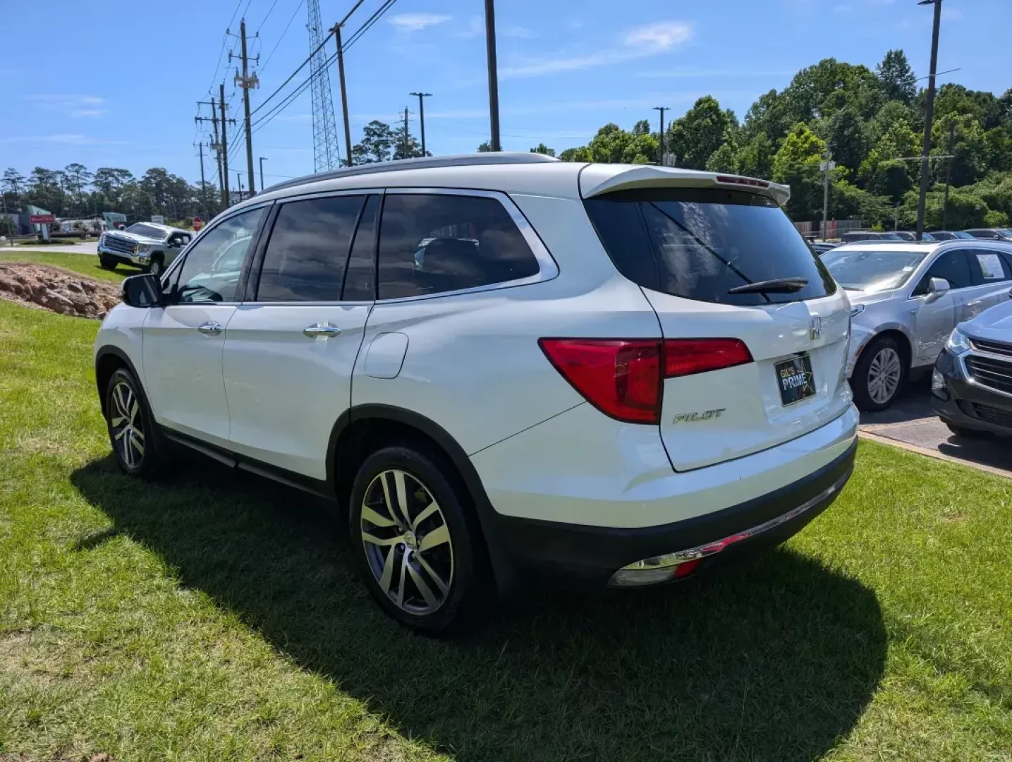 2016 Honda Pilot Elite (5FNYF6H07GB) with an Other engine, located at 3959 U.S. 80 W, Phenix City, AL, 36870, (334) 297-4885, 32.469296, -85.135185 - **Adventure Awaits with the 2016 Honda Pilot Elite - Perfect for Family Road Trips!**<br /> <br /> If you're searching for a reliable vehicle that combines comfort, style, and capability, look no further than the 2016 Honda Pilot Elite. This versatile SUV is designed for growing families and weekend - Photo#6
