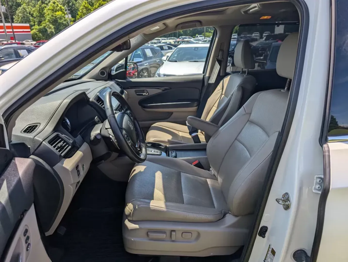 2016 Honda Pilot Elite (5FNYF6H07GB) with an Other engine, located at 3959 U.S. 80 W, Phenix City, AL, 36870, (334) 297-4885, 32.469296, -85.135185 - **Adventure Awaits with the 2016 Honda Pilot Elite - Perfect for Family Road Trips!**<br /> <br /> If you're searching for a reliable vehicle that combines comfort, style, and capability, look no further than the 2016 Honda Pilot Elite. This versatile SUV is designed for growing families and weekend - Photo#9