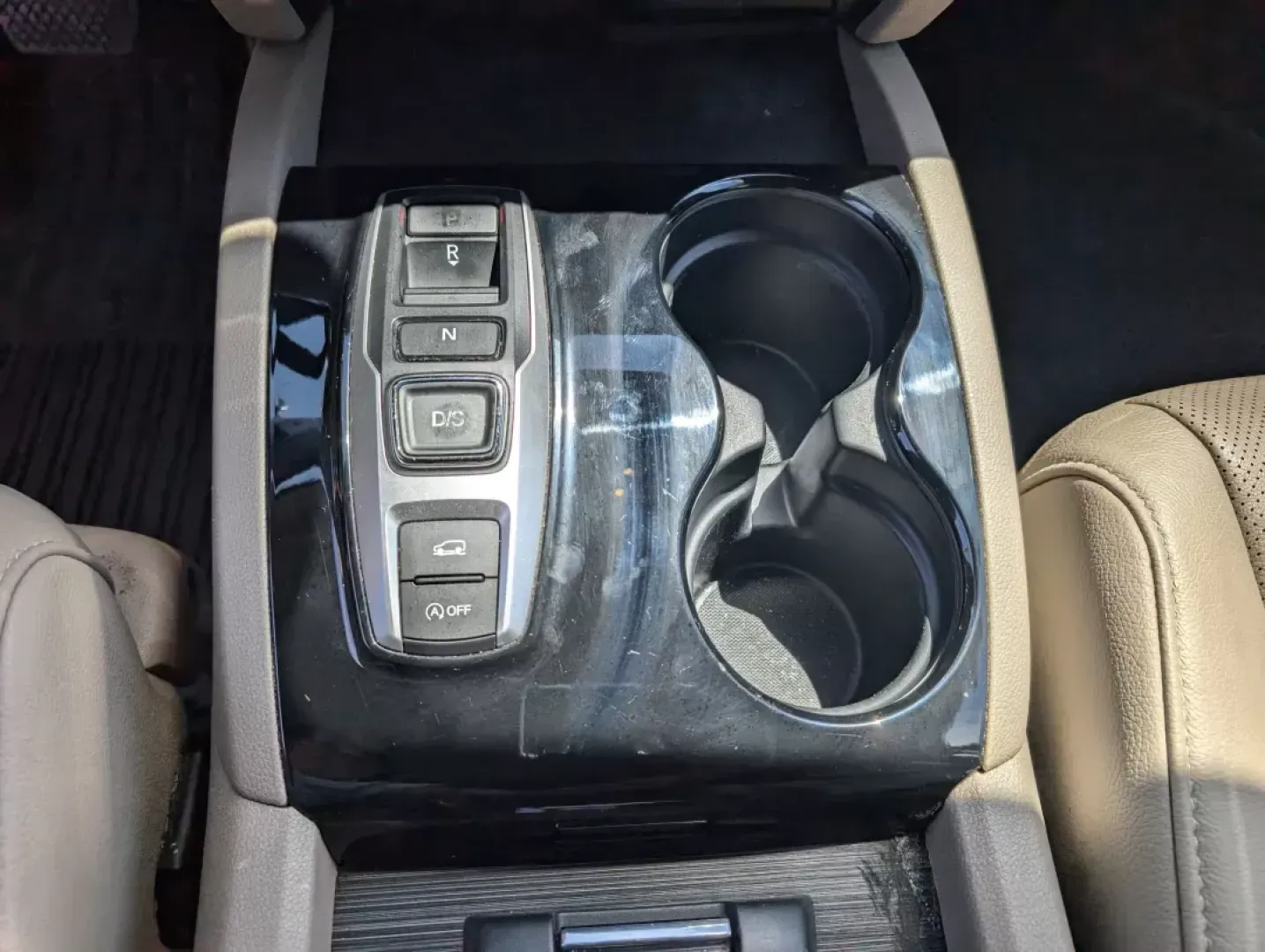 2016 Honda Pilot Elite (5FNYF6H07GB) with an Other engine, located at 3959 U.S. 80 W, Phenix City, AL, 36870, (334) 297-4885, 32.469296, -85.135185 - **Adventure Awaits with the 2016 Honda Pilot Elite - Perfect for Family Road Trips!**<br /> <br /> If you're searching for a reliable vehicle that combines comfort, style, and capability, look no further than the 2016 Honda Pilot Elite. This versatile SUV is designed for growing families and weekend - Photo#13