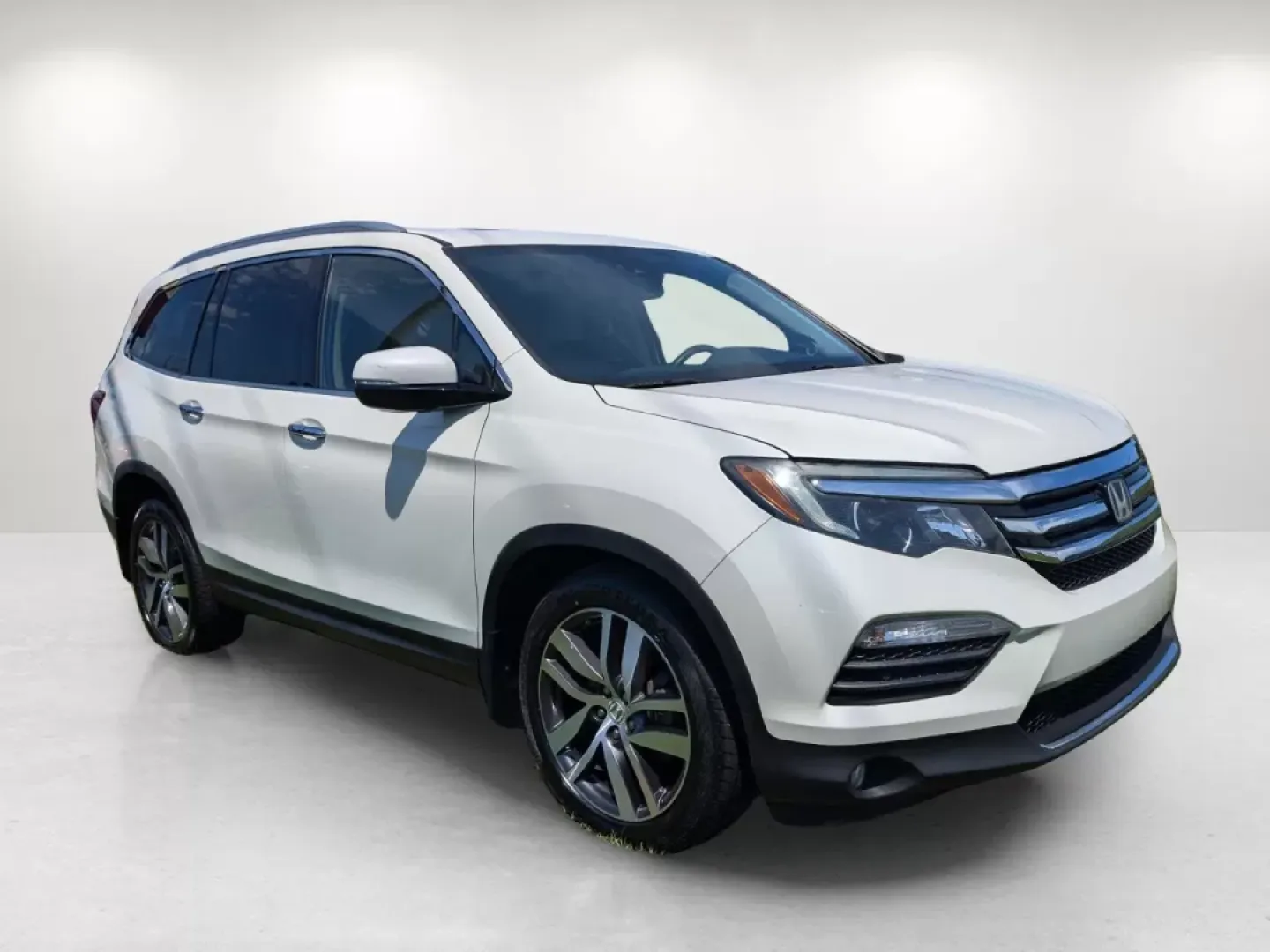 2016 Honda Pilot Elite (5FNYF6H07GB) with an Other engine, located at 7000 Northlake Connector, Columbus, GA, 31904, (706) 987-8085, 32.524975, -84.978134 - **Adventure Awaits with the 2016 Honda Pilot Elite - Perfect for Family Road Trips!**<br /> <br /> If you're searching for a reliable vehicle that combines comfort, style, and capability, look no further than the 2016 Honda Pilot Elite. This versatile SUV is designed for growing families and weekend - Photo#2