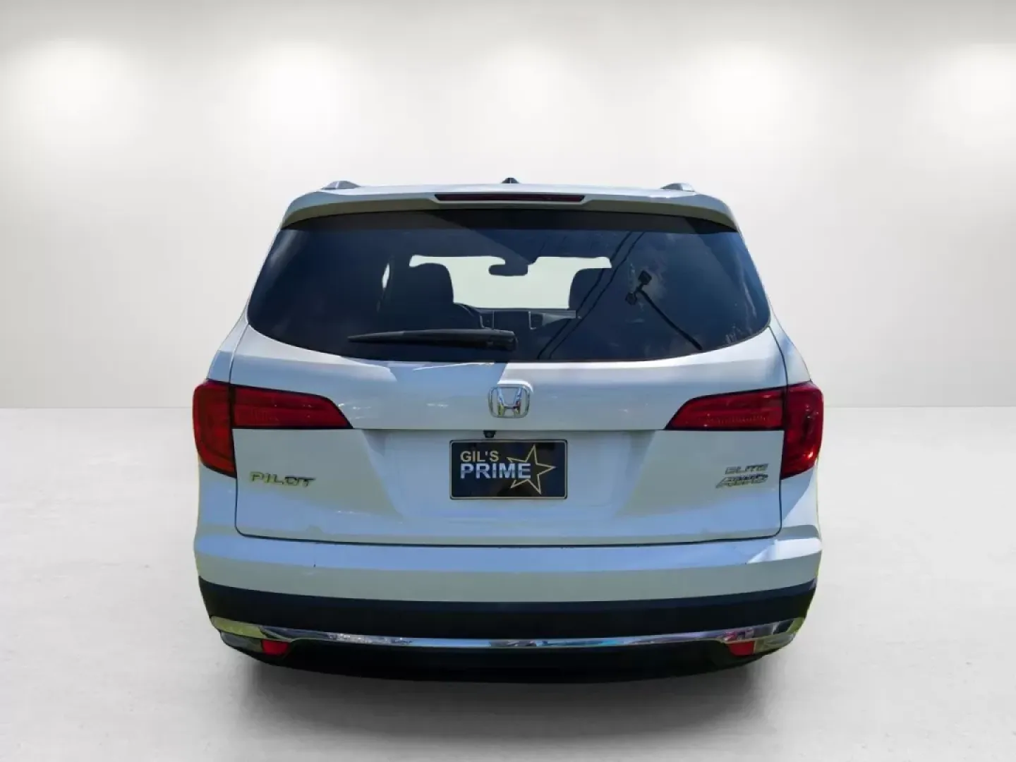 2016 Honda Pilot Elite (5FNYF6H07GB) with an Other engine, located at 7000 Northlake Connector, Columbus, GA, 31904, (706) 987-8085, 32.524975, -84.978134 - **Adventure Awaits with the 2016 Honda Pilot Elite - Perfect for Family Road Trips!**<br /> <br /> If you're searching for a reliable vehicle that combines comfort, style, and capability, look no further than the 2016 Honda Pilot Elite. This versatile SUV is designed for growing families and weekend - Photo#5