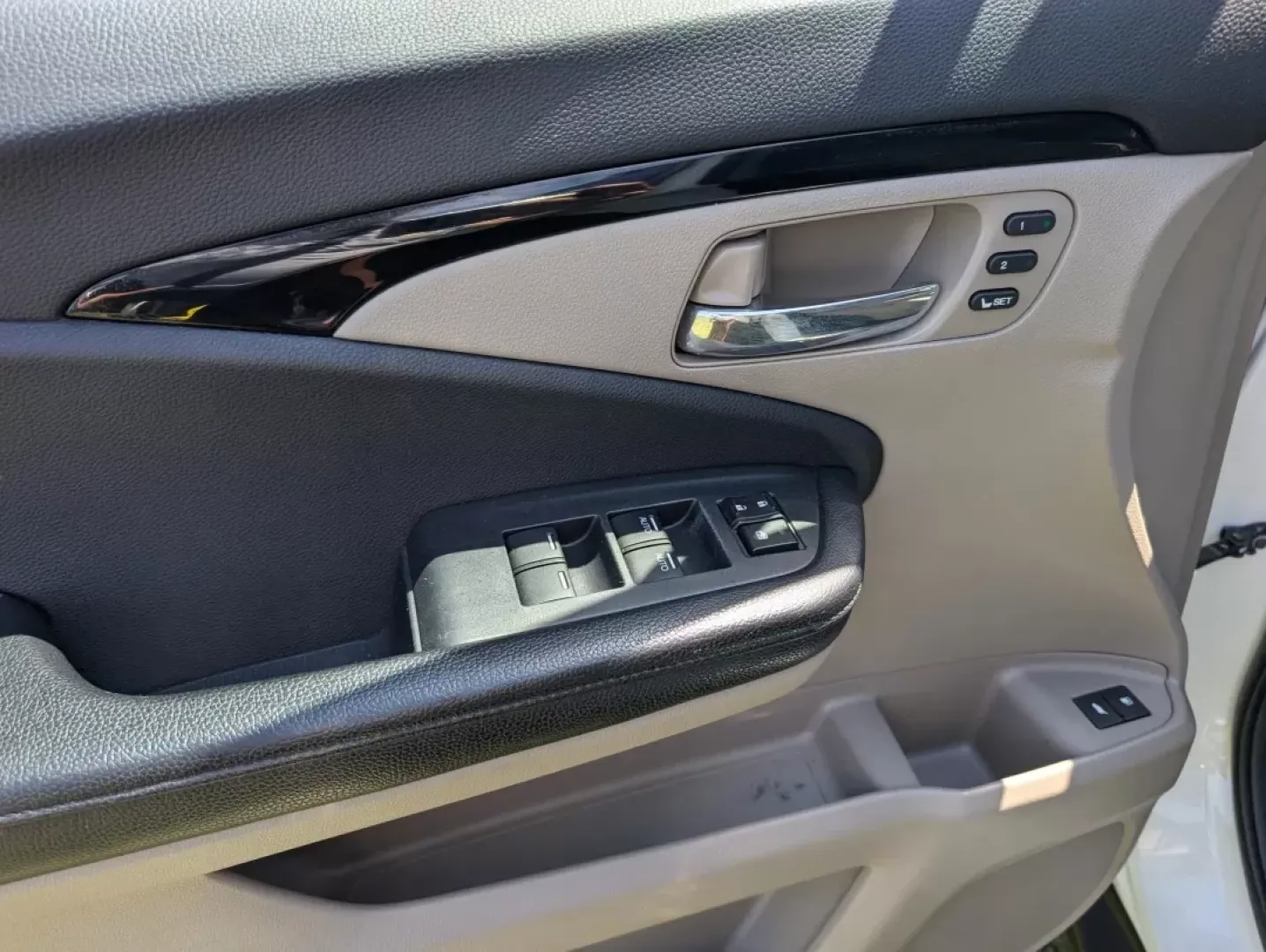 2016 Honda Pilot Elite (5FNYF6H07GB) with an Other engine, located at 7000 Northlake Connector, Columbus, GA, 31904, (706) 987-8085, 32.524975, -84.978134 - **Adventure Awaits with the 2016 Honda Pilot Elite - Perfect for Family Road Trips!**<br /> <br /> If you're searching for a reliable vehicle that combines comfort, style, and capability, look no further than the 2016 Honda Pilot Elite. This versatile SUV is designed for growing families and weekend - Photo#8