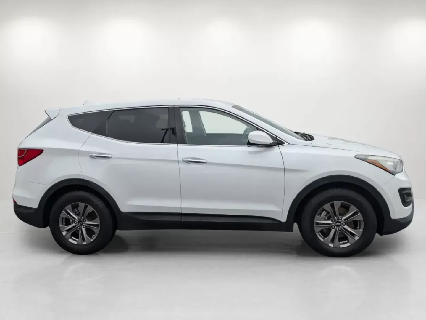 2016 /Gray Hyundai Santa Fe Sport (5XYZT3LB1GG) with an Regular Unleaded I-4 2.4 L/144 engine, 6-Speed Automatic w/OD transmission, located at 7000 Northlake Connector, Columbus, GA, 31904, (706) 987-8085, 32.524975, -84.978134 - **Adventure Awaits with the 2016 Hyundai Santa Fe Sport Perfect for Your Next Journey!**<br /> <br /> Looking for a versatile SUV that can keep up with your active lifestyle? Look no further than the 2016 Hyundai Santa Fe Sport available now at Gils Auto - Columbus #2. This spacious and stylish veh - Photo#4