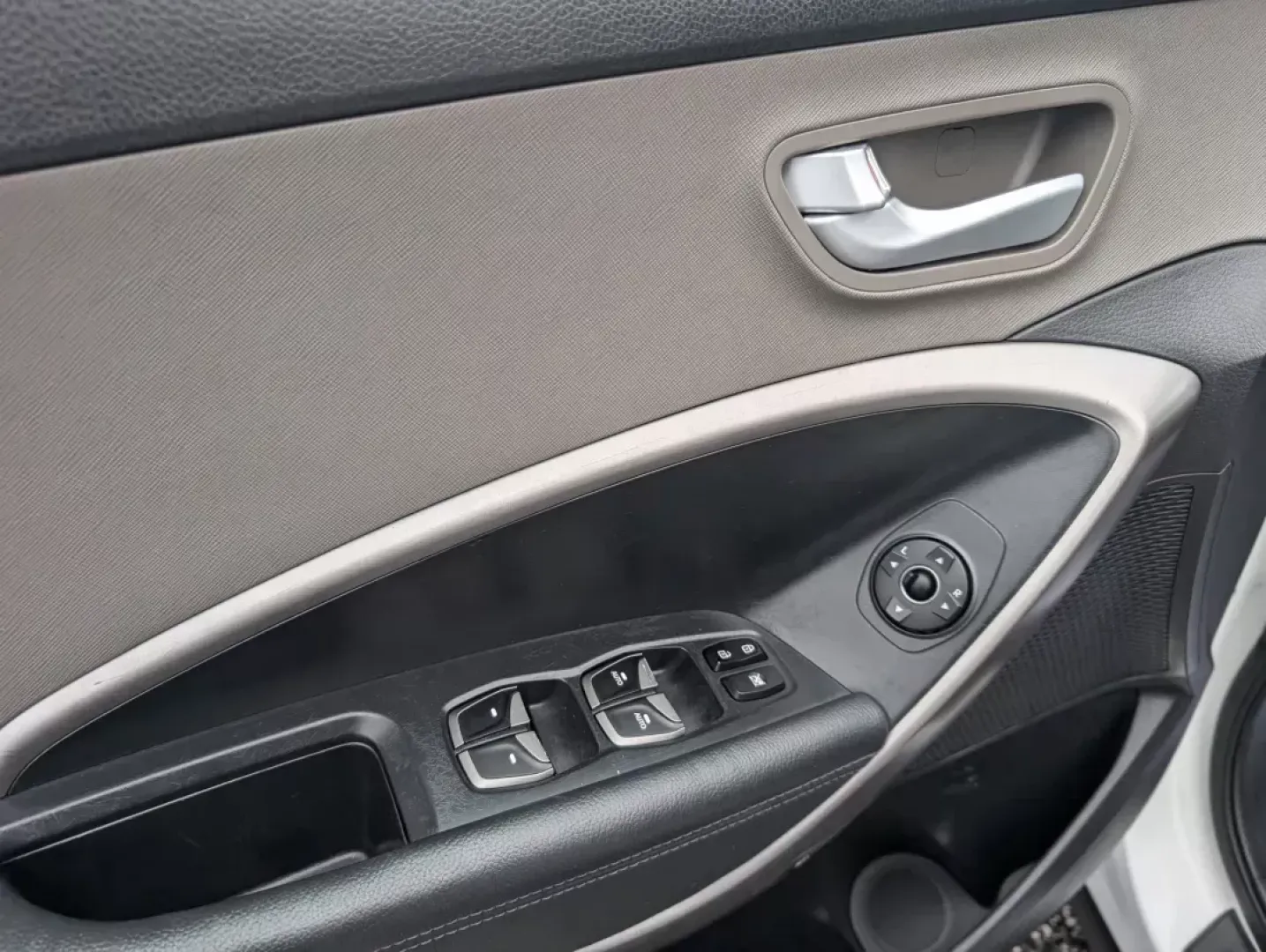 2016 /Gray Hyundai Santa Fe Sport (5XYZT3LB1GG) with an Regular Unleaded I-4 2.4 L/144 engine, 6-Speed Automatic w/OD transmission, located at 7000 Northlake Connector, Columbus, GA, 31904, (706) 987-8085, 32.524975, -84.978134 - **Adventure Awaits with the 2016 Hyundai Santa Fe Sport Perfect for Your Next Journey!**<br /> <br /> Looking for a versatile SUV that can keep up with your active lifestyle? Look no further than the 2016 Hyundai Santa Fe Sport available now at Gils Auto - Columbus #2. This spacious and stylish veh - Photo#9