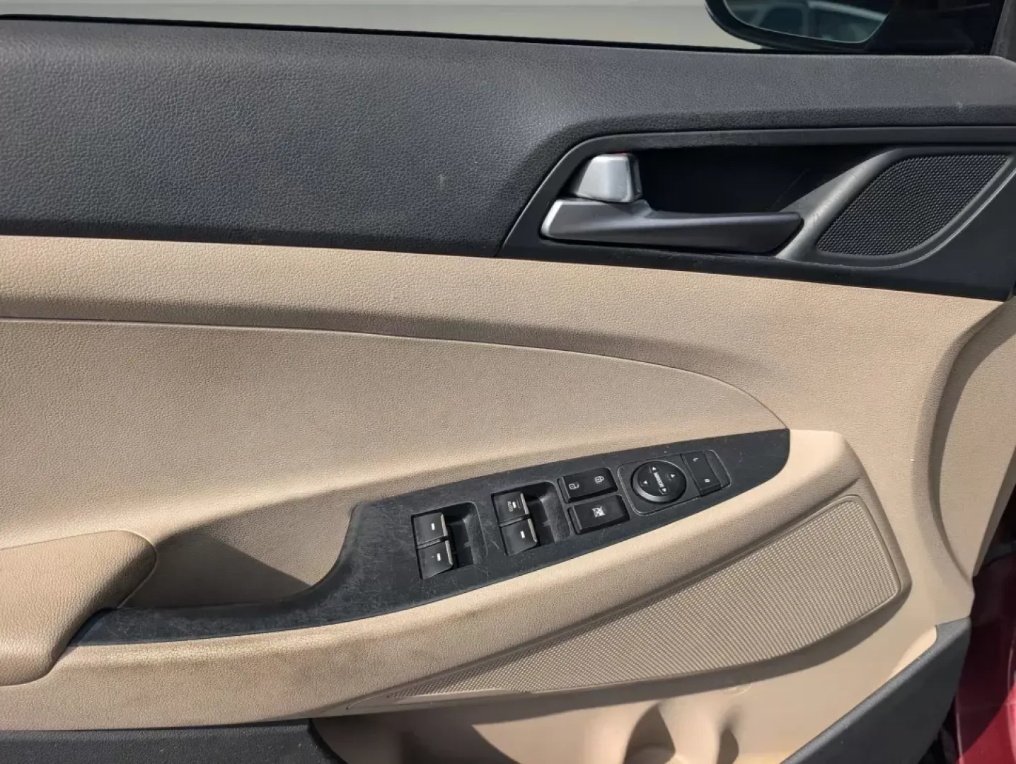 2016 /Beige Hyundai Tucson Limited (KM8J33A20GU) with an Intercooled Turbo Regular Unleaded I-4 1.6 L/97 engine, 7-Speed Auto-Shift Manual w/OD transmission, located at 3959 U.S. 80 W, Phenix City, AL, 36870, (334) 297-4885, 32.469296, -85.135185 - 2016 Hyundai Tucson Limited - Photo#9