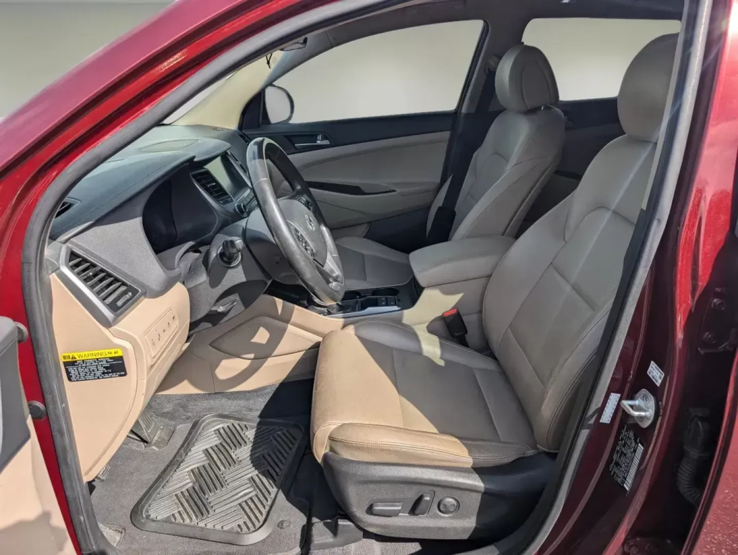 2016 /Beige Hyundai Tucson Limited (KM8J33A20GU) with an Intercooled Turbo Regular Unleaded I-4 1.6 L/97 engine, 7-Speed Auto-Shift Manual w/OD transmission, located at 3959 U.S. 80 W, Phenix City, AL, 36870, (334) 297-4885, 32.469296, -85.135185 - 2016 Hyundai Tucson Limited - Photo#10