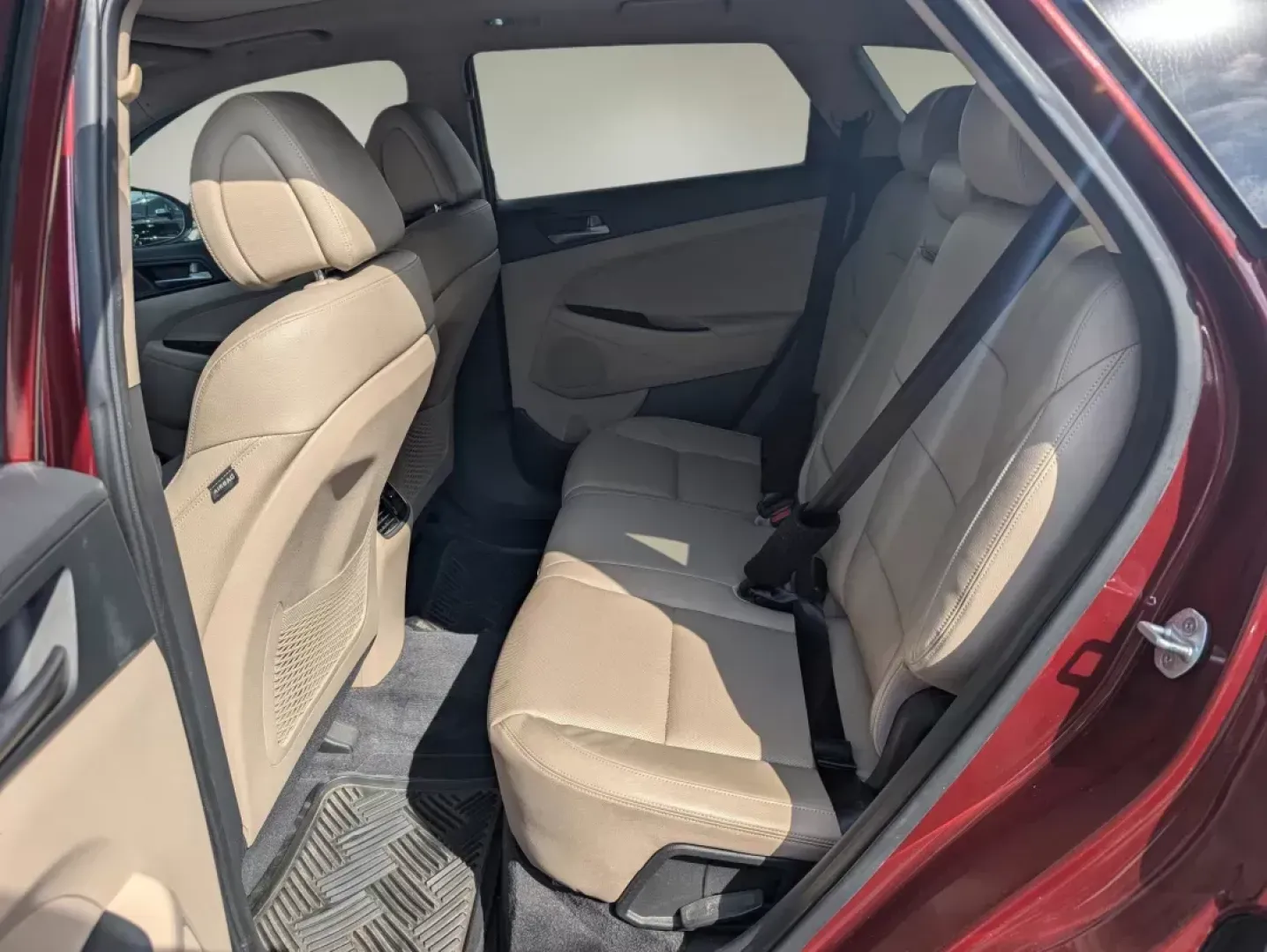 2016 /Beige Hyundai Tucson Limited (KM8J33A20GU) with an Intercooled Turbo Regular Unleaded I-4 1.6 L/97 engine, 7-Speed Auto-Shift Manual w/OD transmission, located at 3959 U.S. 80 W, Phenix City, AL, 36870, (334) 297-4885, 32.469296, -85.135185 - 2016 Hyundai Tucson Limited - Photo#11