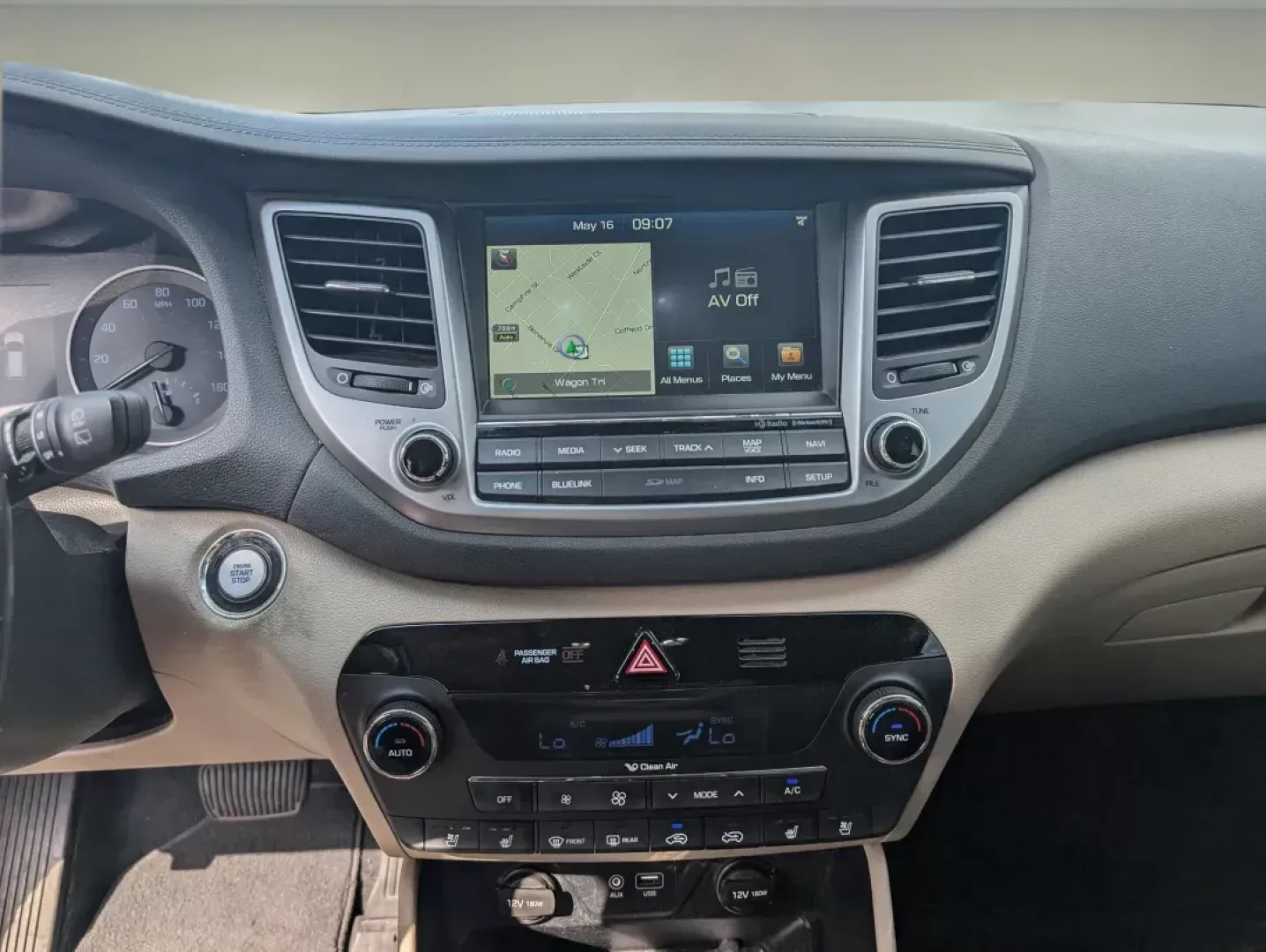 2016 /Beige Hyundai Tucson Limited (KM8J33A20GU) with an Intercooled Turbo Regular Unleaded I-4 1.6 L/97 engine, 7-Speed Auto-Shift Manual w/OD transmission, located at 3959 U.S. 80 W, Phenix City, AL, 36870, (334) 297-4885, 32.469296, -85.135185 - 2016 Hyundai Tucson Limited - Photo#15