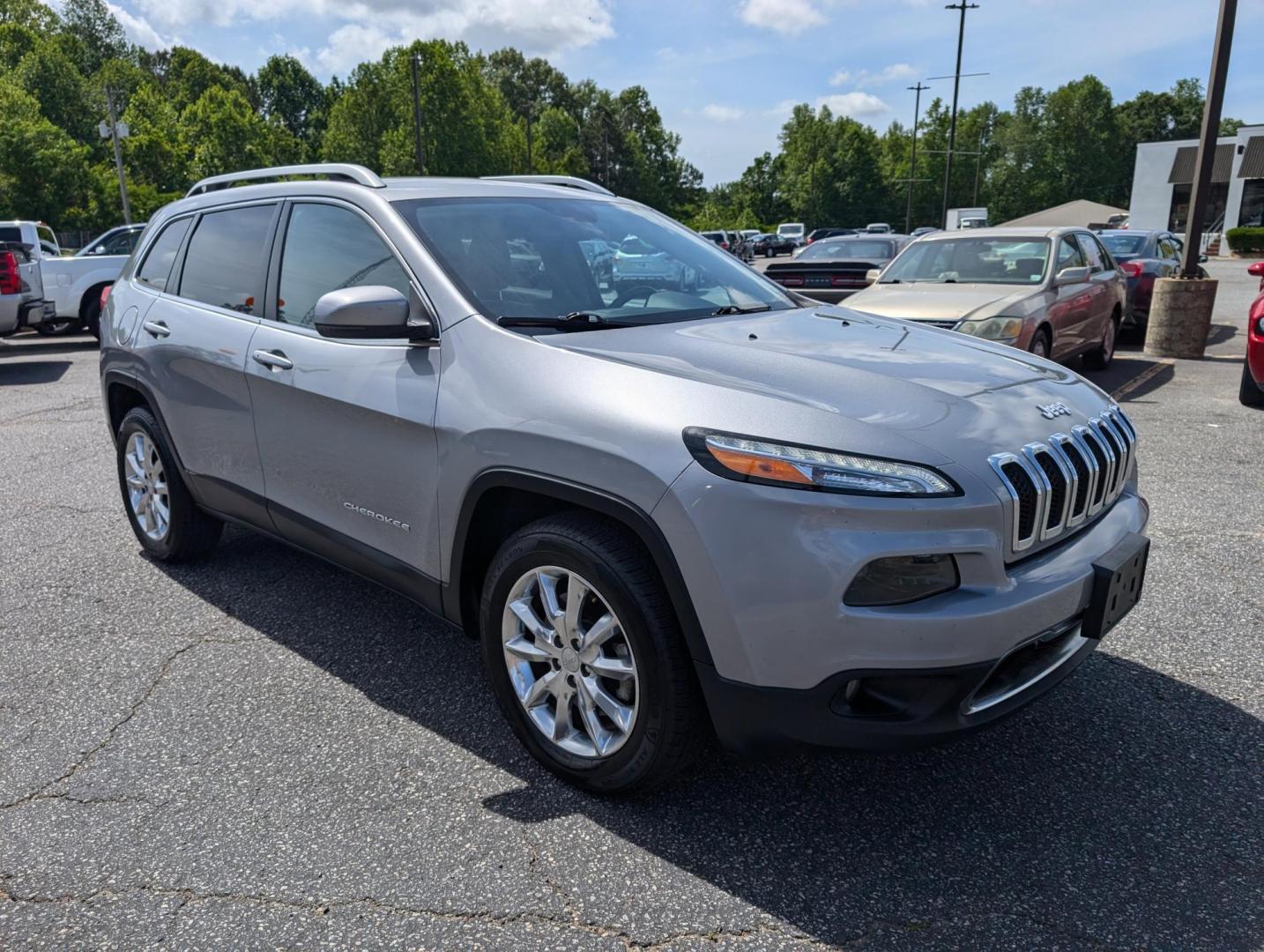 2016 /Black Jeep Cherokee Limited (1C4PJMDB8GW) with an Regular Unleaded I-4 2.4 L/144 engine, 9-Speed Automatic w/OD transmission, located at 3959 U.S. 80 W, Phenix City, AL, 36870, (334) 297-4885, 32.469296, -85.135185 - 2016 Jeep Cherokee Limited - Photo#2