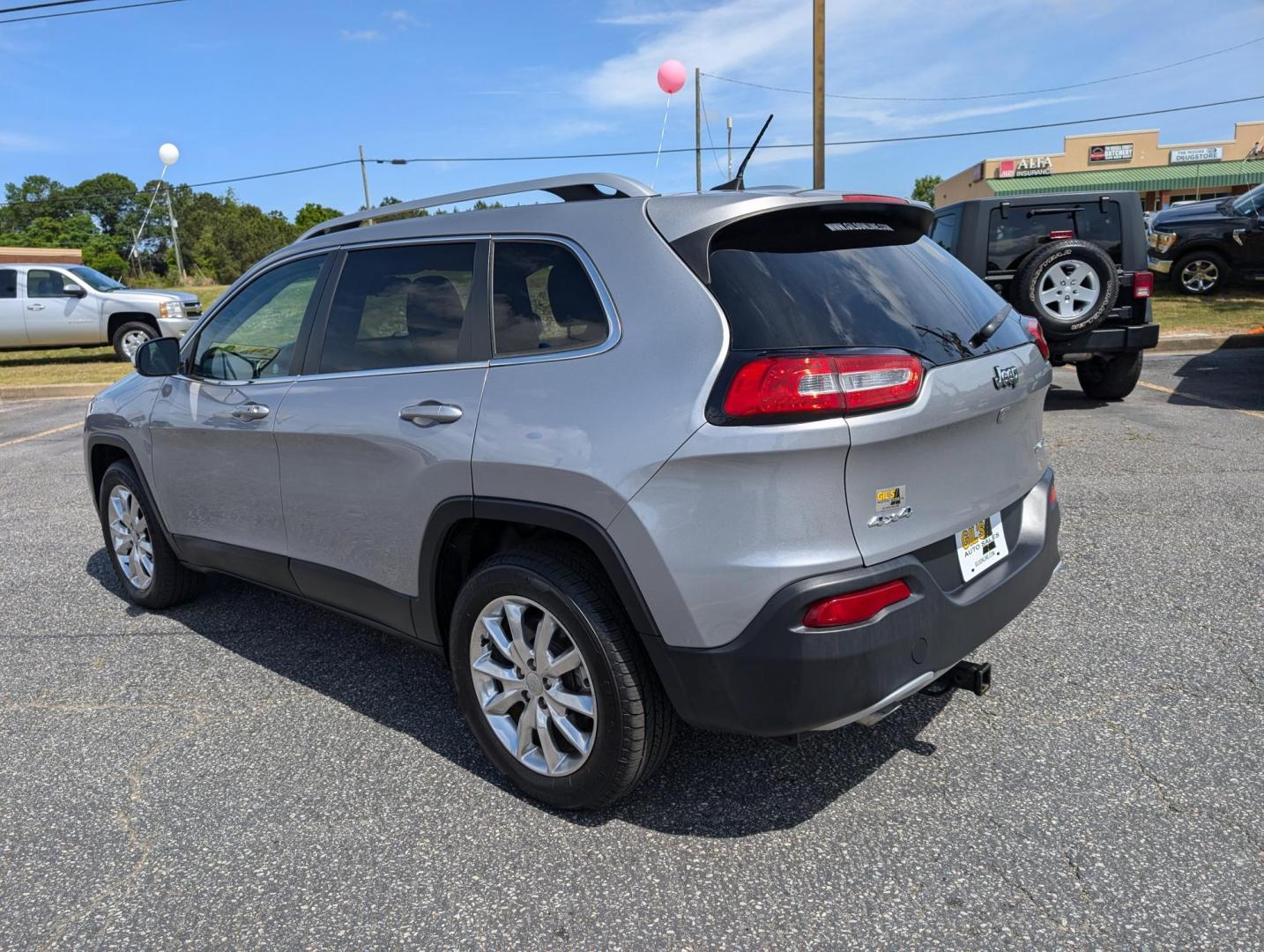 2016 /Black Jeep Cherokee Limited (1C4PJMDB8GW) with an Regular Unleaded I-4 2.4 L/144 engine, 9-Speed Automatic w/OD transmission, located at 3959 U.S. 80 W, Phenix City, AL, 36870, (334) 297-4885, 32.469296, -85.135185 - 2016 Jeep Cherokee Limited - Photo#6