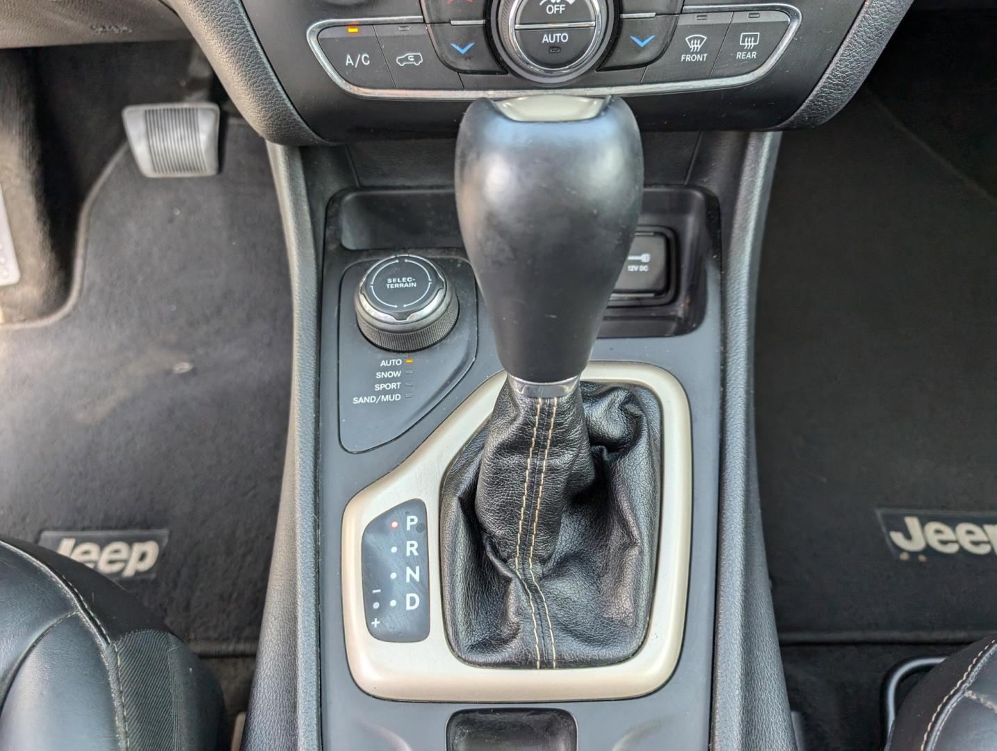 2016 /Black Jeep Cherokee Limited (1C4PJMDB8GW) with an Regular Unleaded I-4 2.4 L/144 engine, 9-Speed Automatic w/OD transmission, located at 3959 U.S. 80 W, Phenix City, AL, 36870, (334) 297-4885, 32.469296, -85.135185 - 2016 Jeep Cherokee Limited - Photo#13