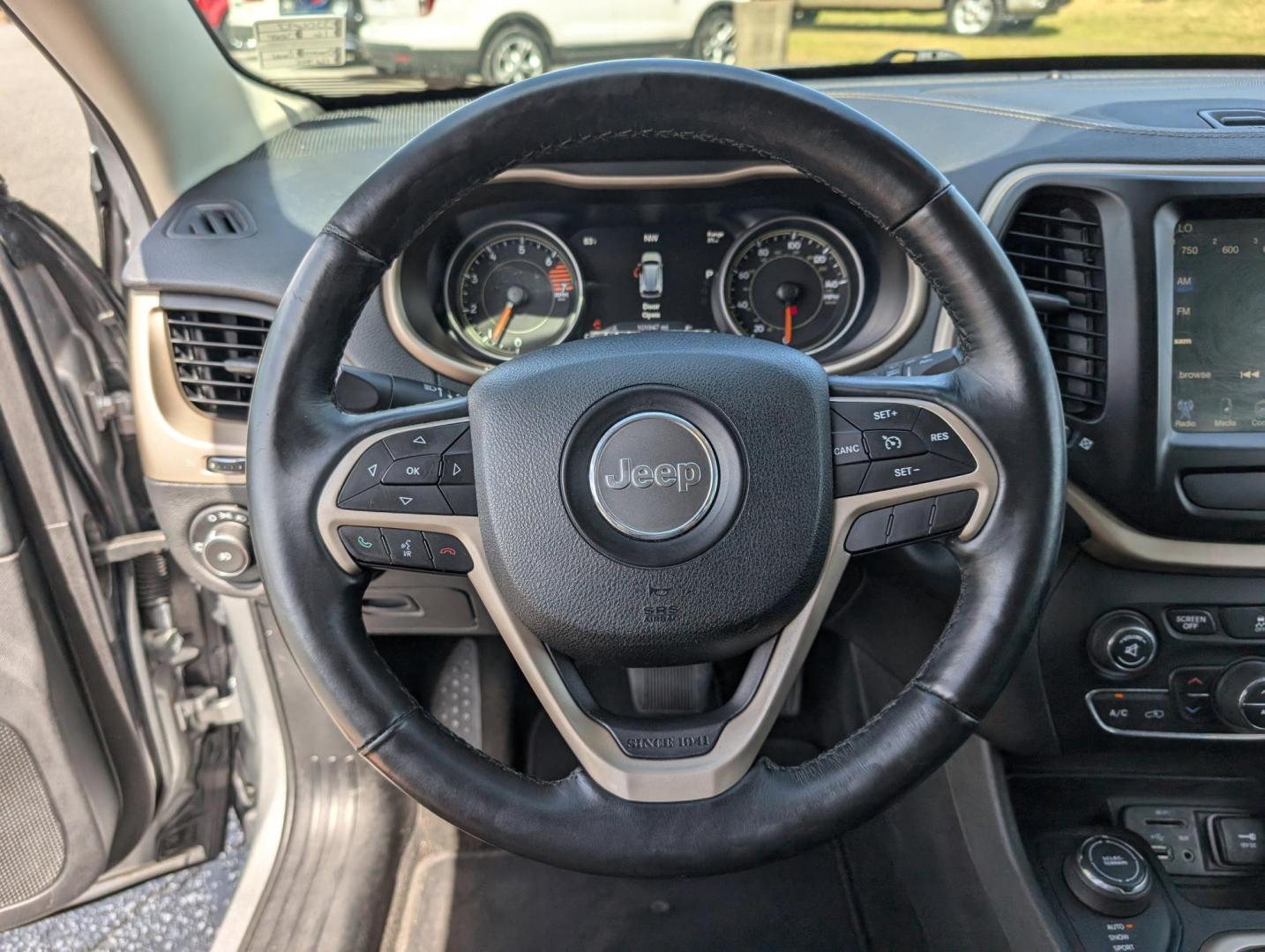 2016 /Black Jeep Cherokee Limited (1C4PJMDB8GW) with an Regular Unleaded I-4 2.4 L/144 engine, 9-Speed Automatic w/OD transmission, located at 3959 U.S. 80 W, Phenix City, AL, 36870, (334) 297-4885, 32.469296, -85.135185 - 2016 Jeep Cherokee Limited - Photo#15