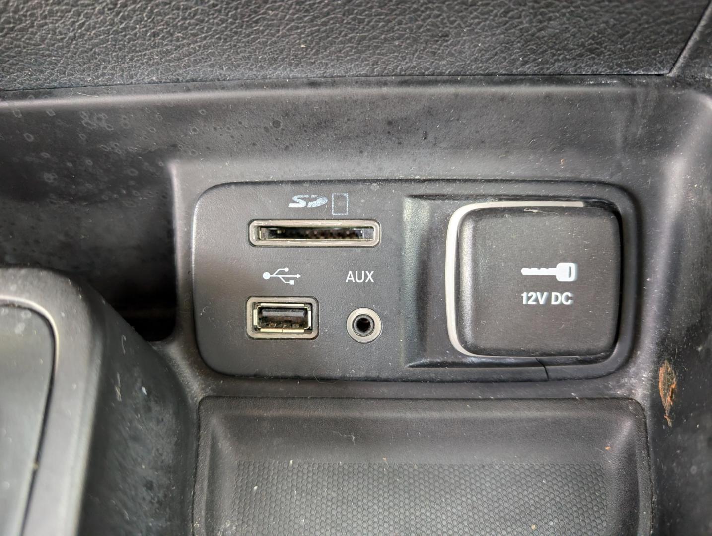 2016 /Black Jeep Cherokee Limited (1C4PJMDB8GW) with an Regular Unleaded I-4 2.4 L/144 engine, 9-Speed Automatic w/OD transmission, located at 3959 U.S. 80 W, Phenix City, AL, 36870, (334) 297-4885, 32.469296, -85.135185 - 2016 Jeep Cherokee Limited - Photo#16